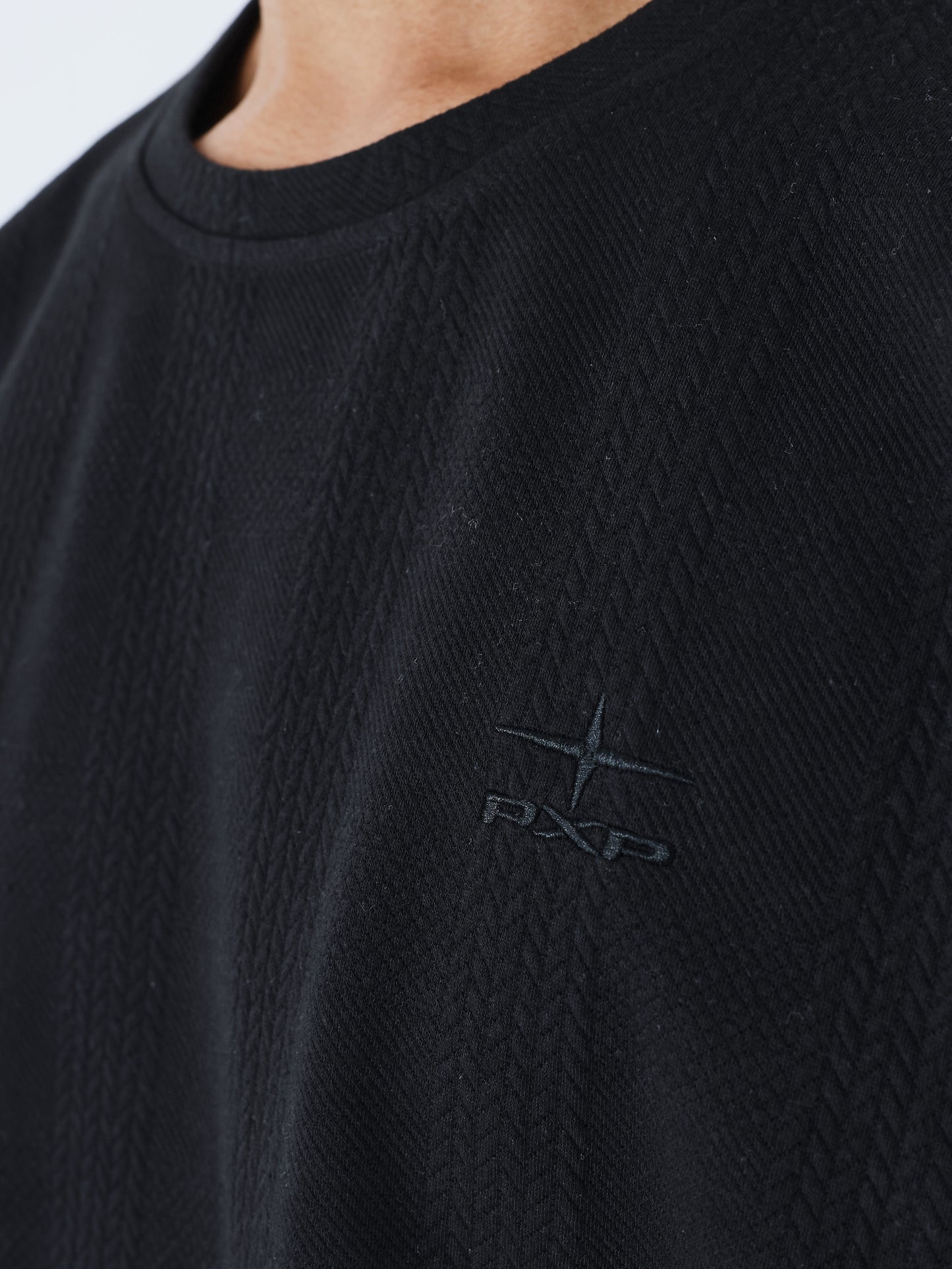 t-shirt-col-montant-maille-noir