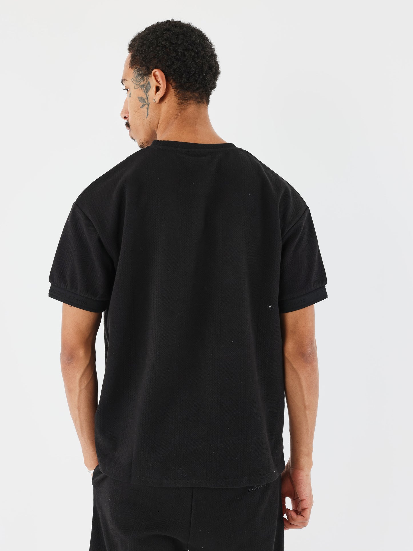 t-shirt-col-montant-maille-noir