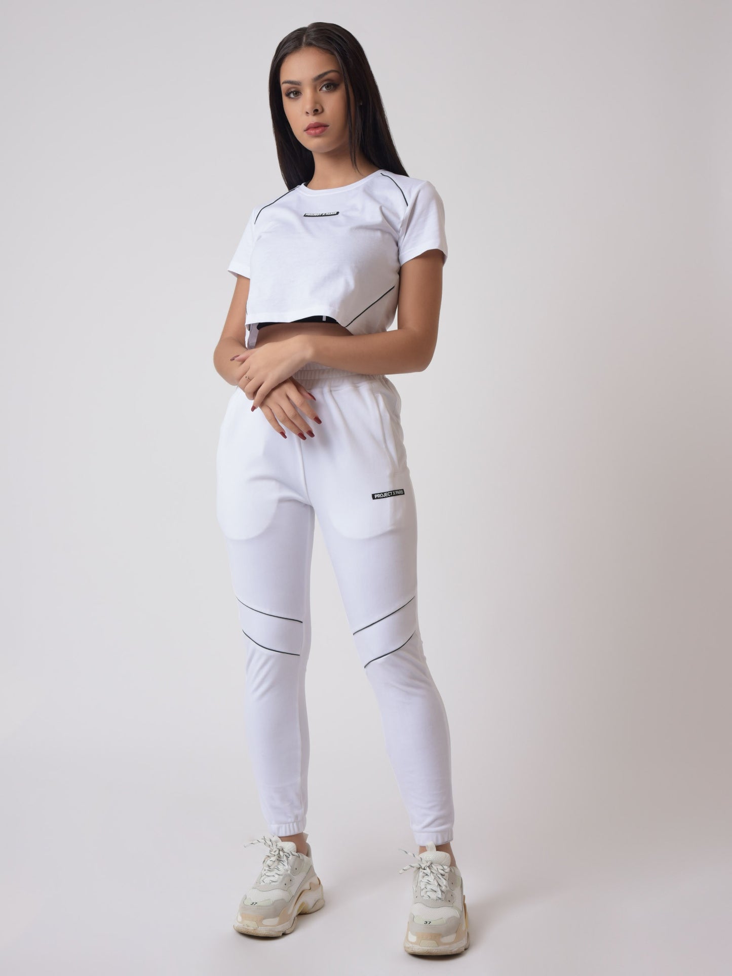 t-shirt-crop-avec-pipings-contrastes-et-logo-silicone-blanc