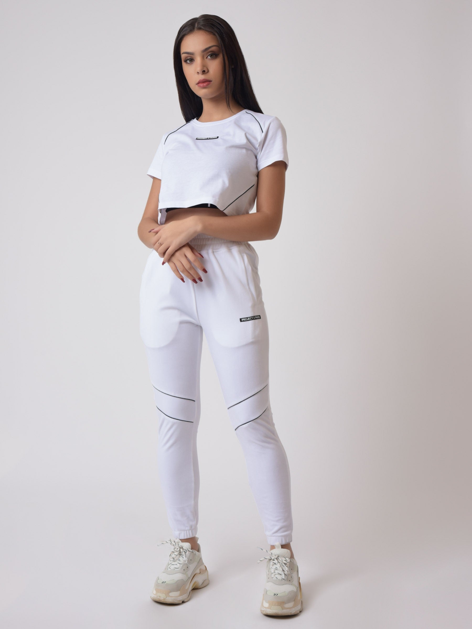 t-shirt-crop-avec-pipings-contrastes-et-logo-silicone-blanc
