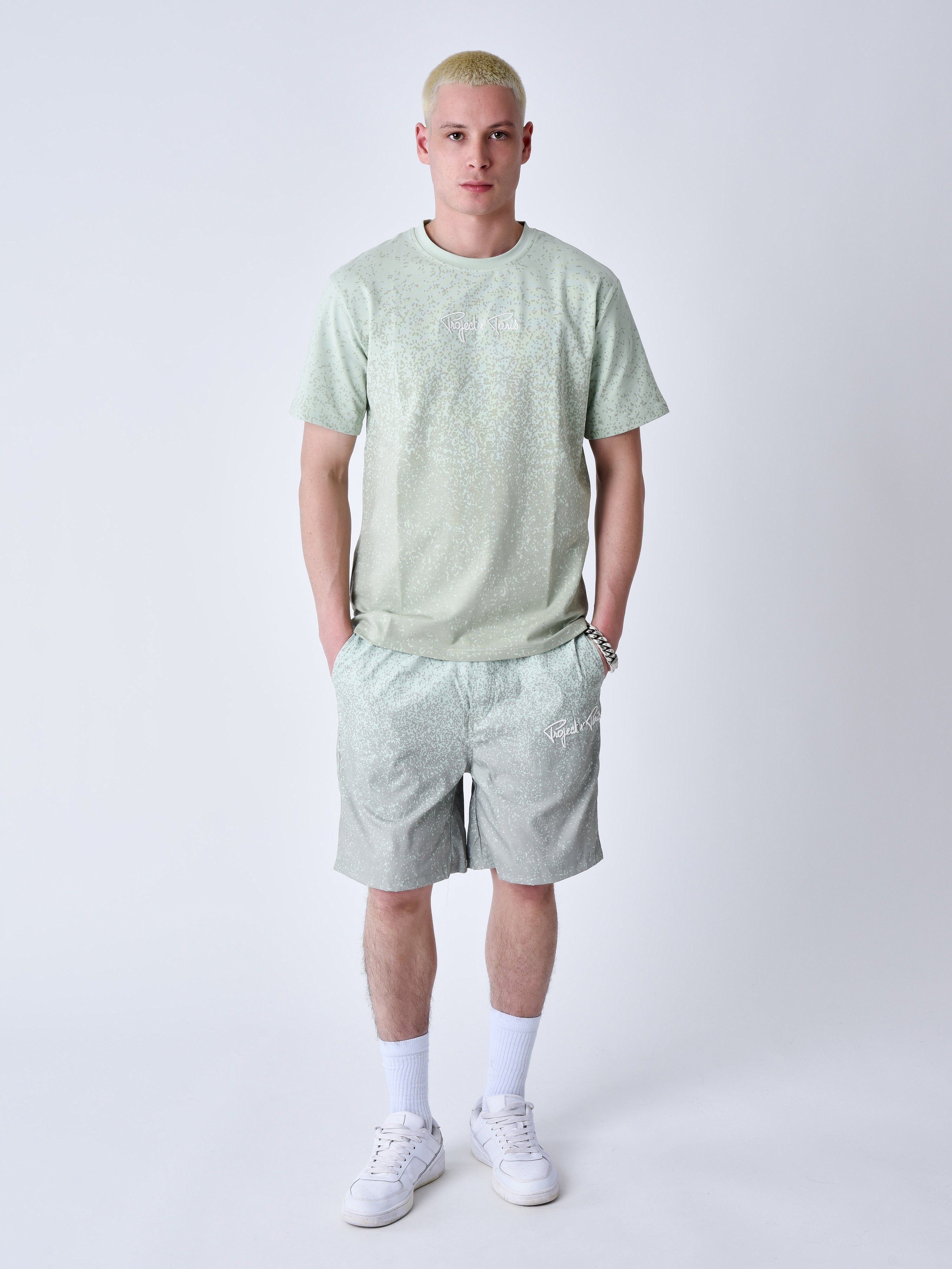 t-shirt-imprime-spray-vert-d-eau-modelshot