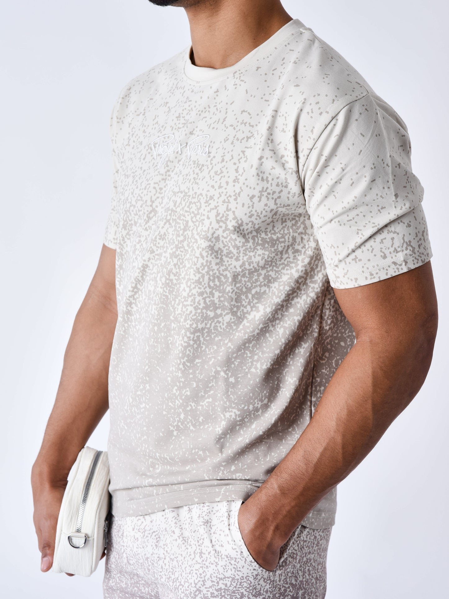 t-shirt-imprime-spray-greige
