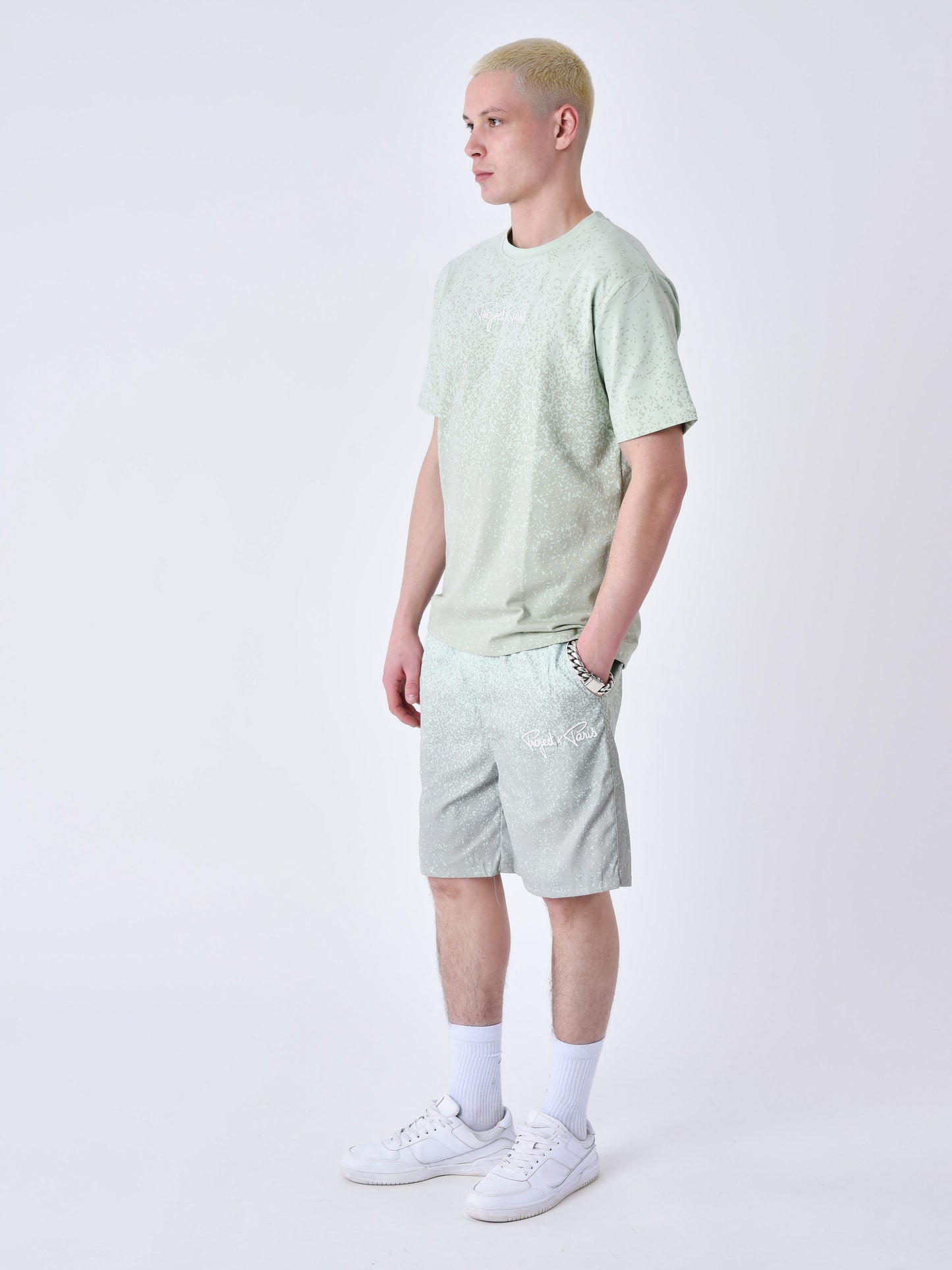 t-shirt-imprime-spray-vert-d-eau-modelshot