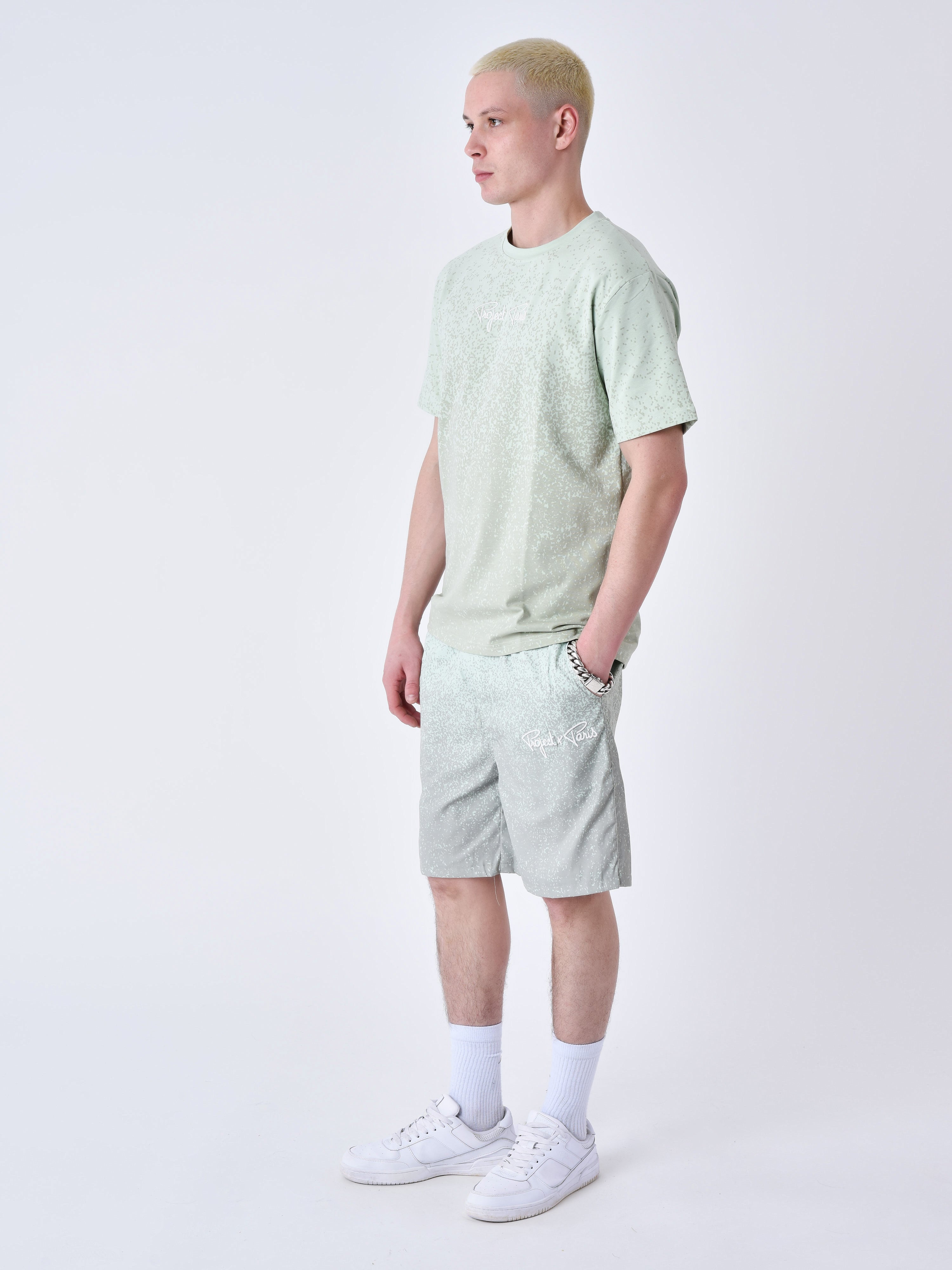 t-shirt-imprime-spray-vert-d-eau-modelshot