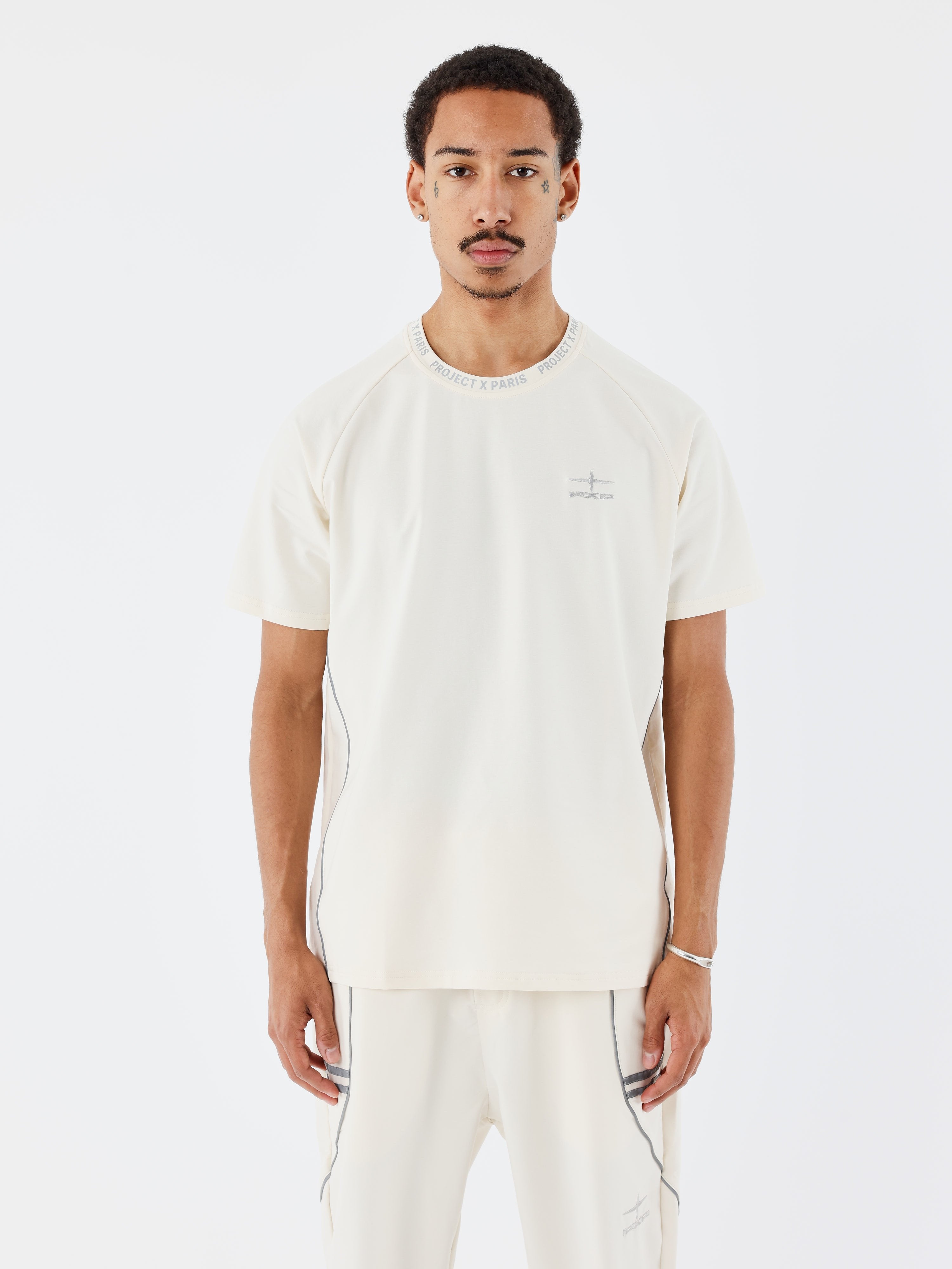 Camiseta ancha con detalles reflectantes-1