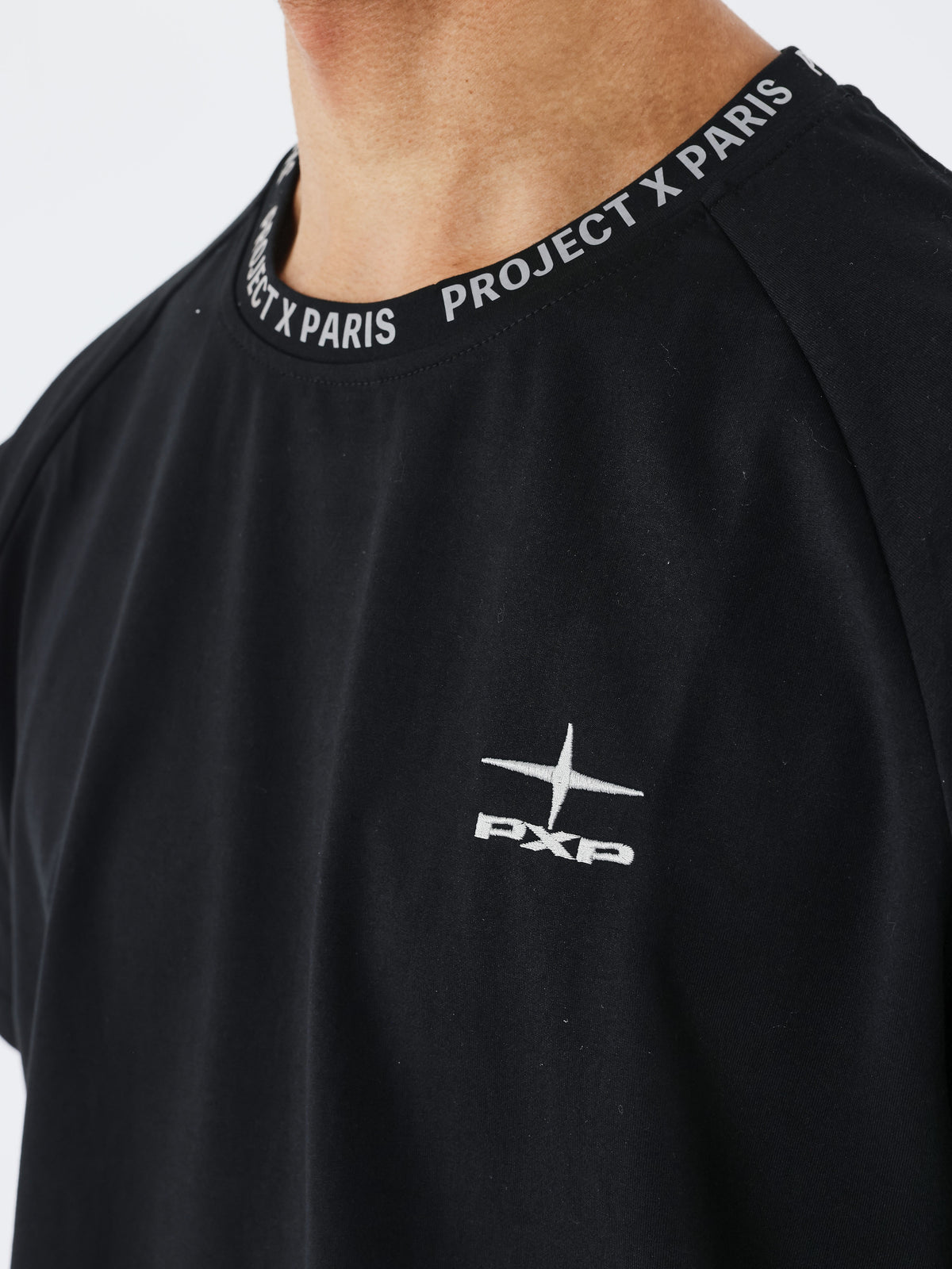 t-shirt-large-a-details-reflechisant-noir