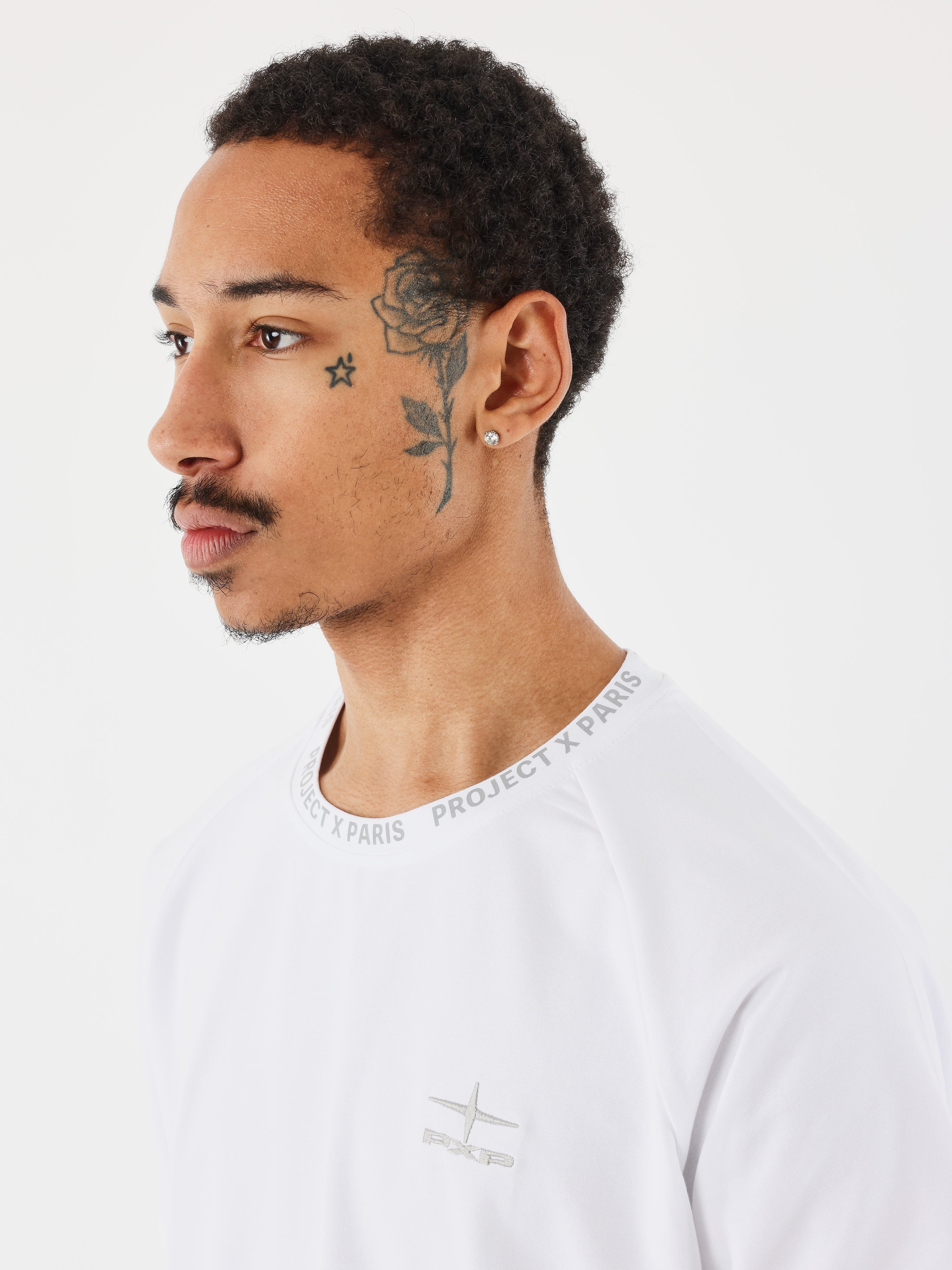 t-shirt-large-a-details-reflechisant-blanc-modelshot
