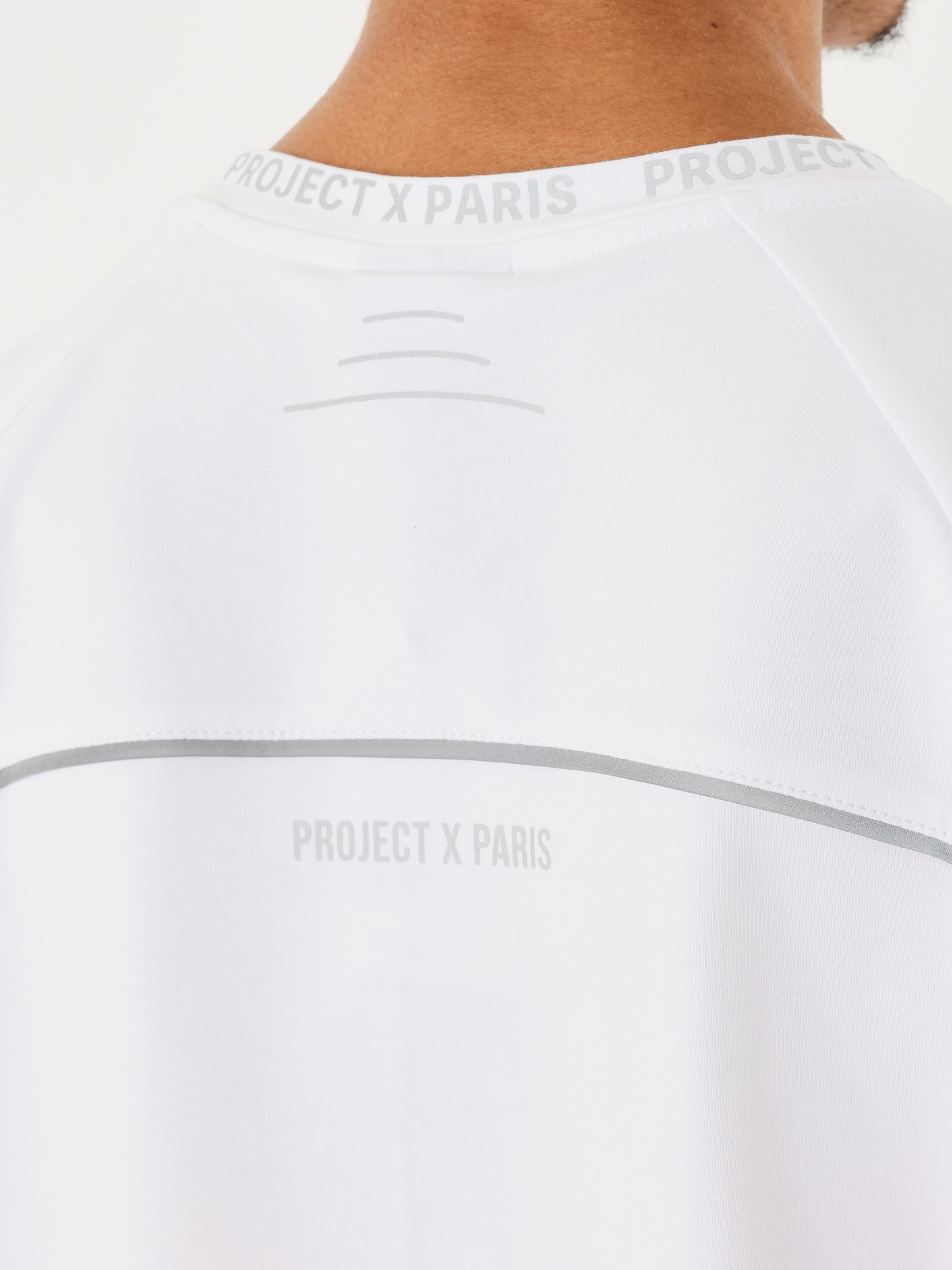 t-shirt-large-a-details-reflechisant-blanc-detailshot