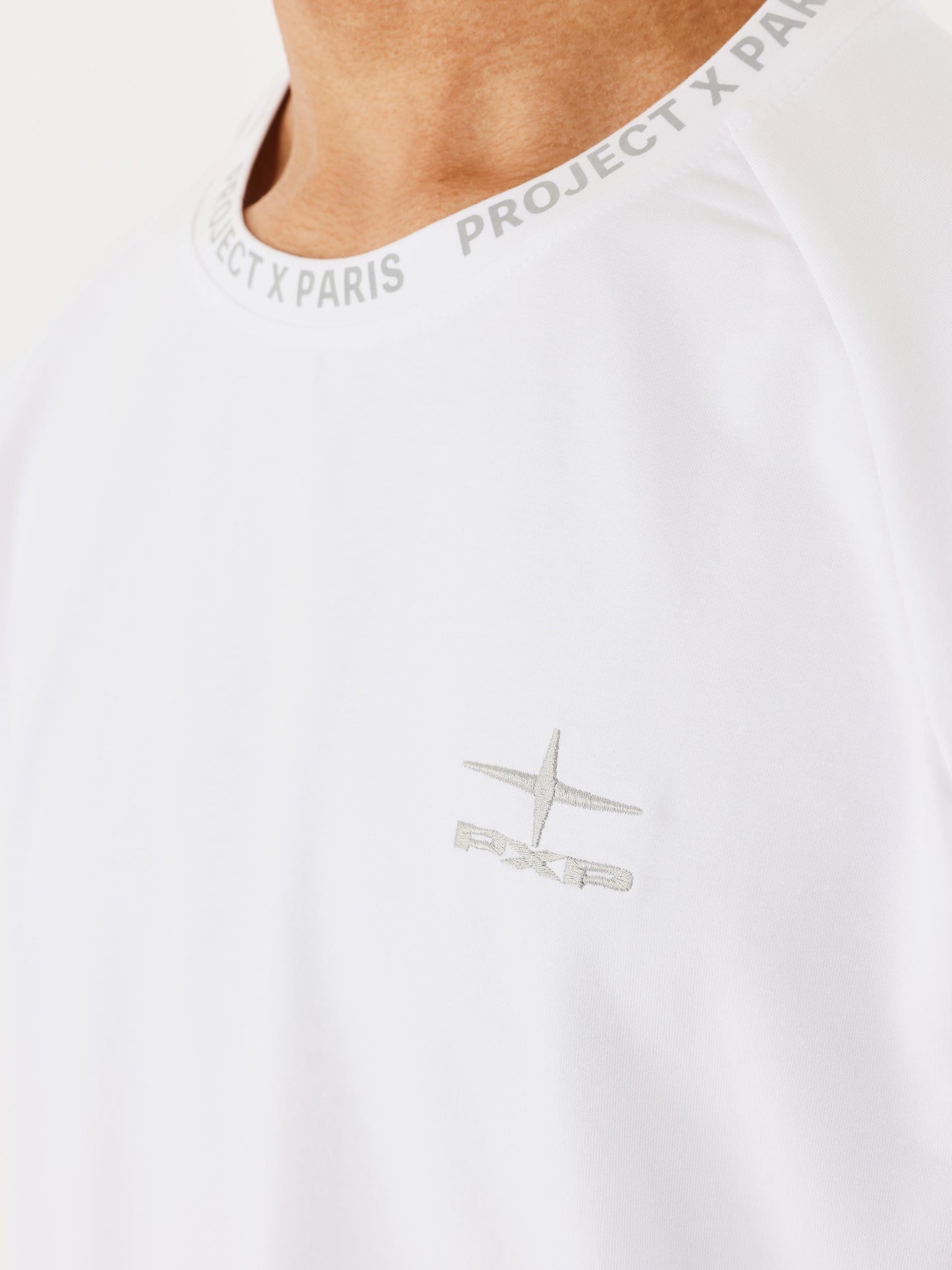 t-shirt-large-a-details-reflechisant-blanc-detailshot