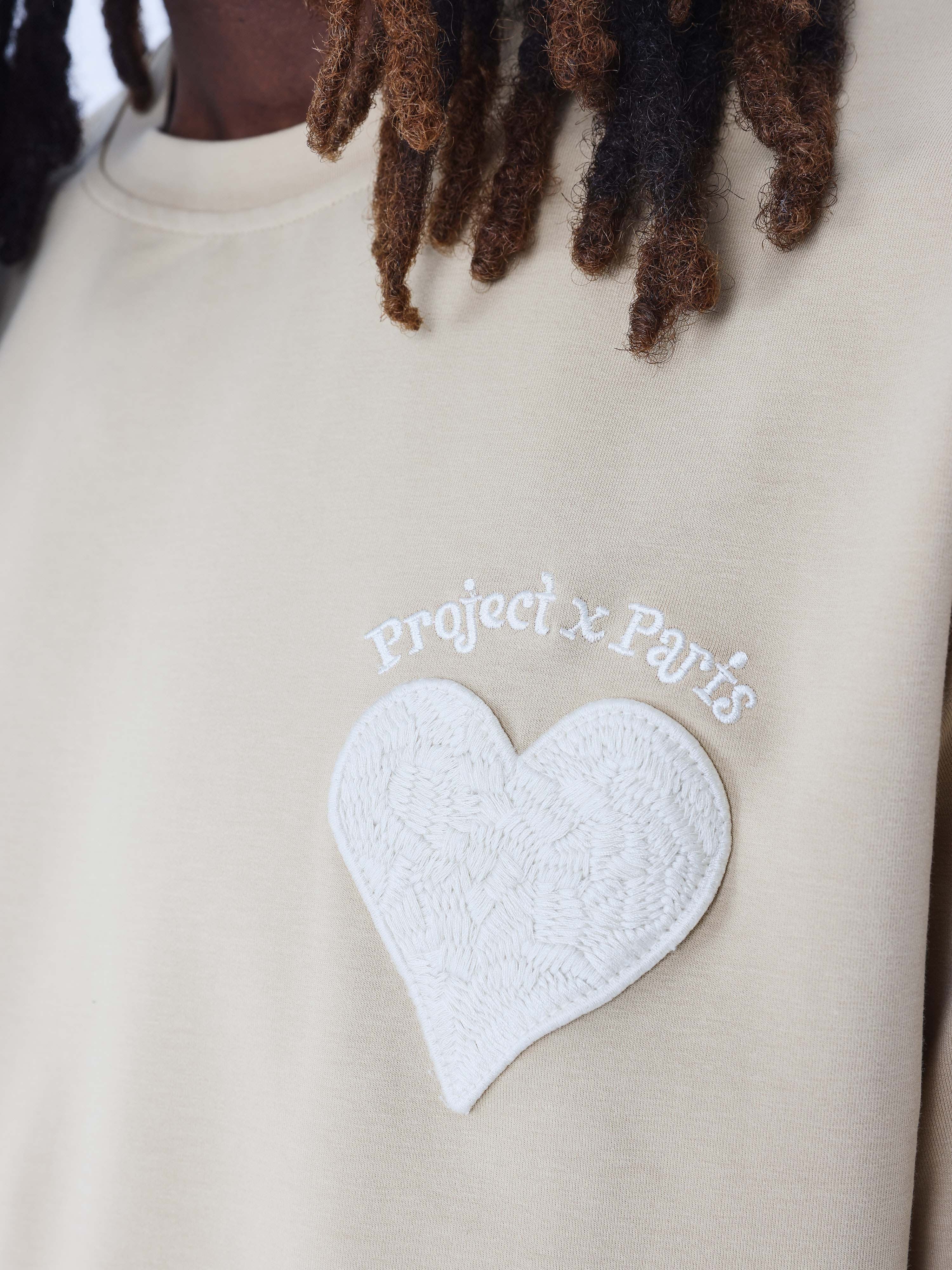 t-shirt-large-wicker-heart-beige