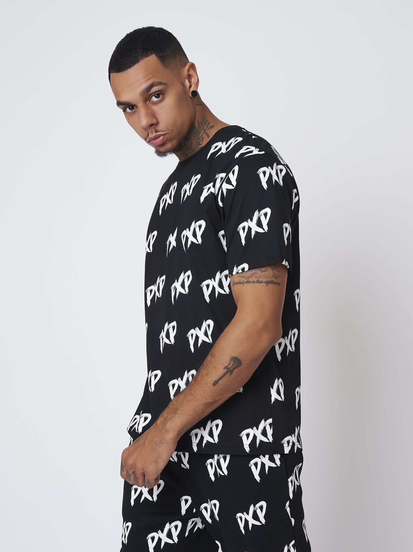t-shirt-pxp-brush-all-over-2010146-noir-modelshot