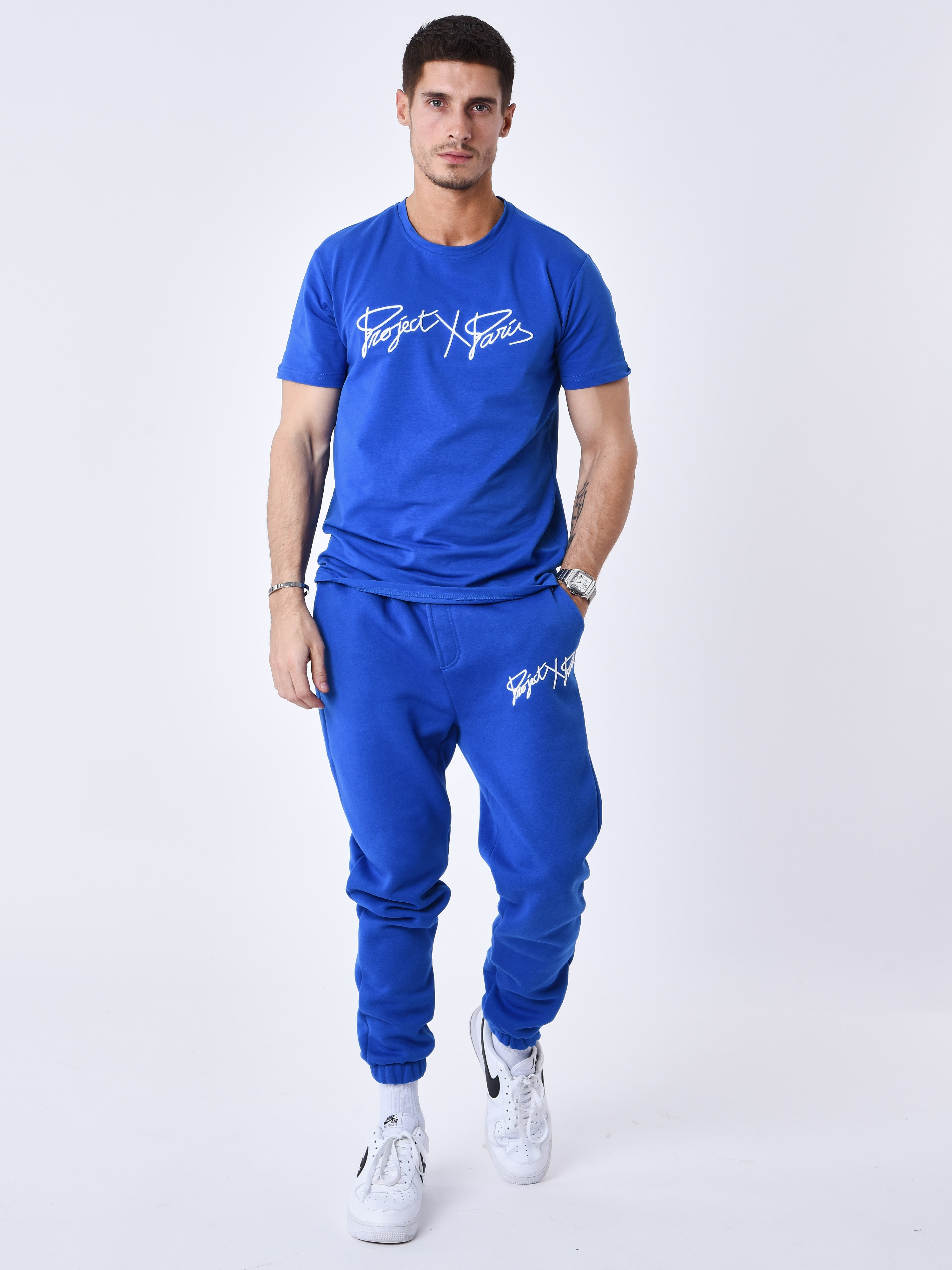 t221006-bleu-modelshot