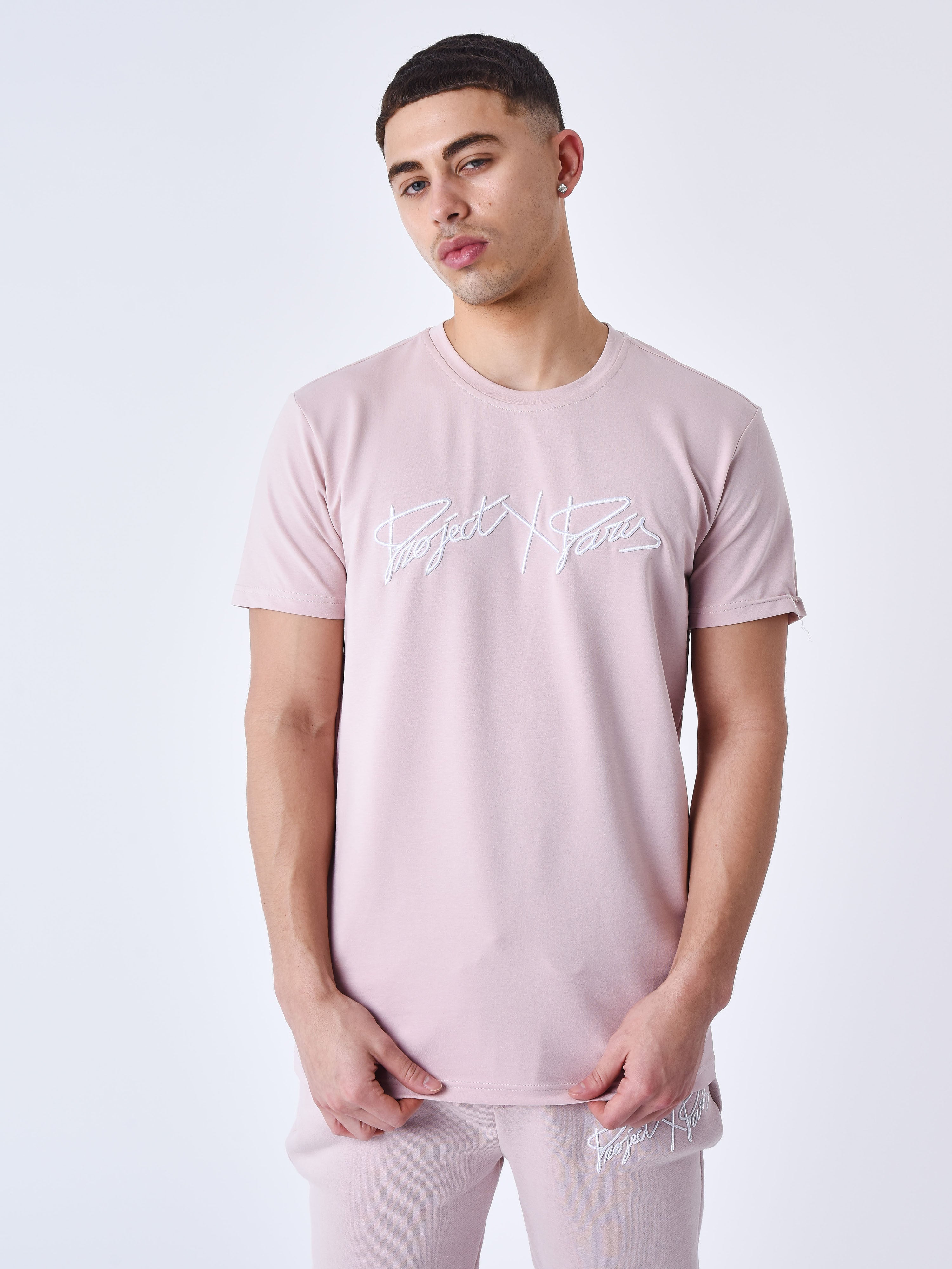 Basic T-shirt met volledig logo borduurwerk-2