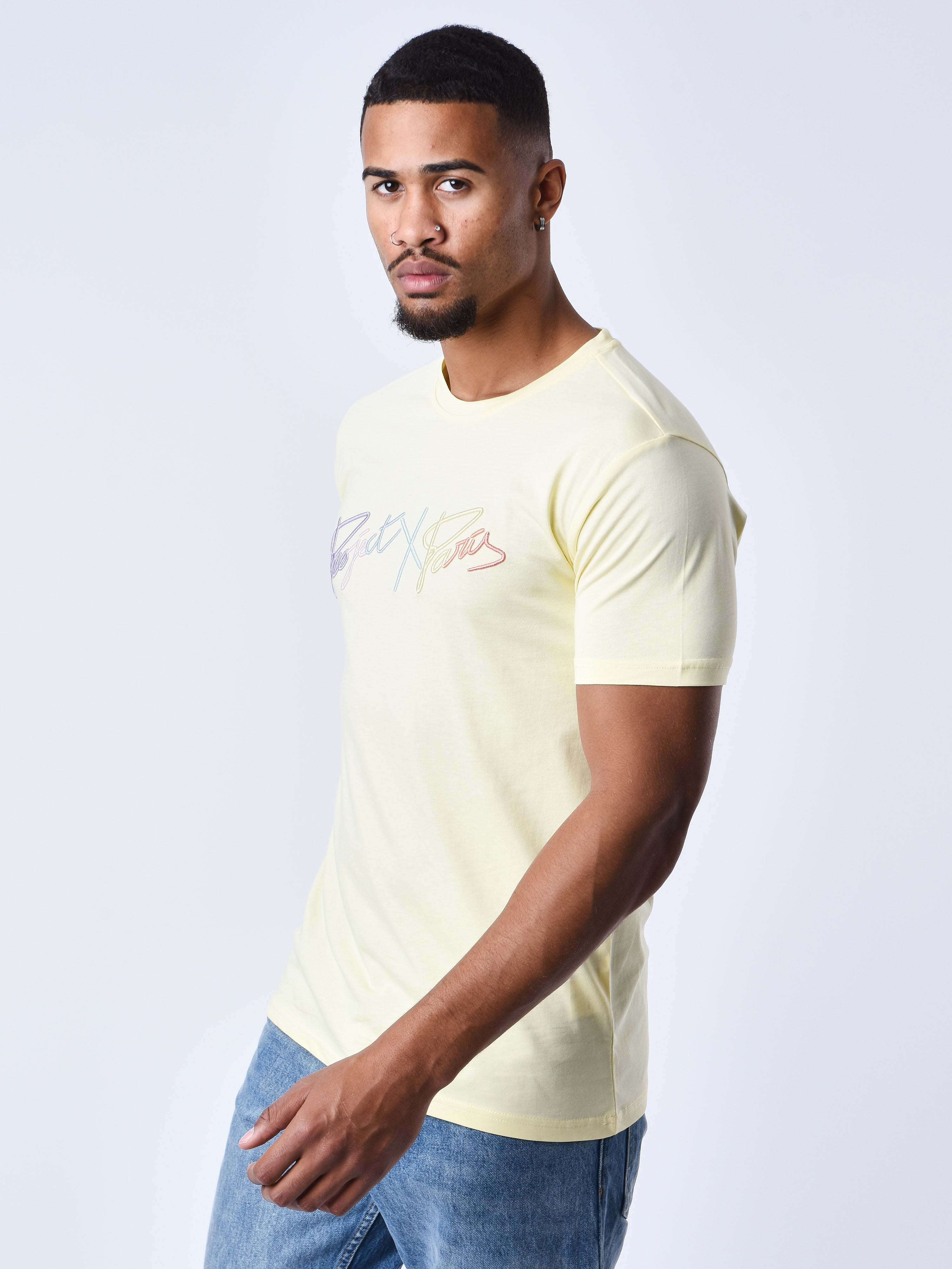 t221012-jaune-modelshot