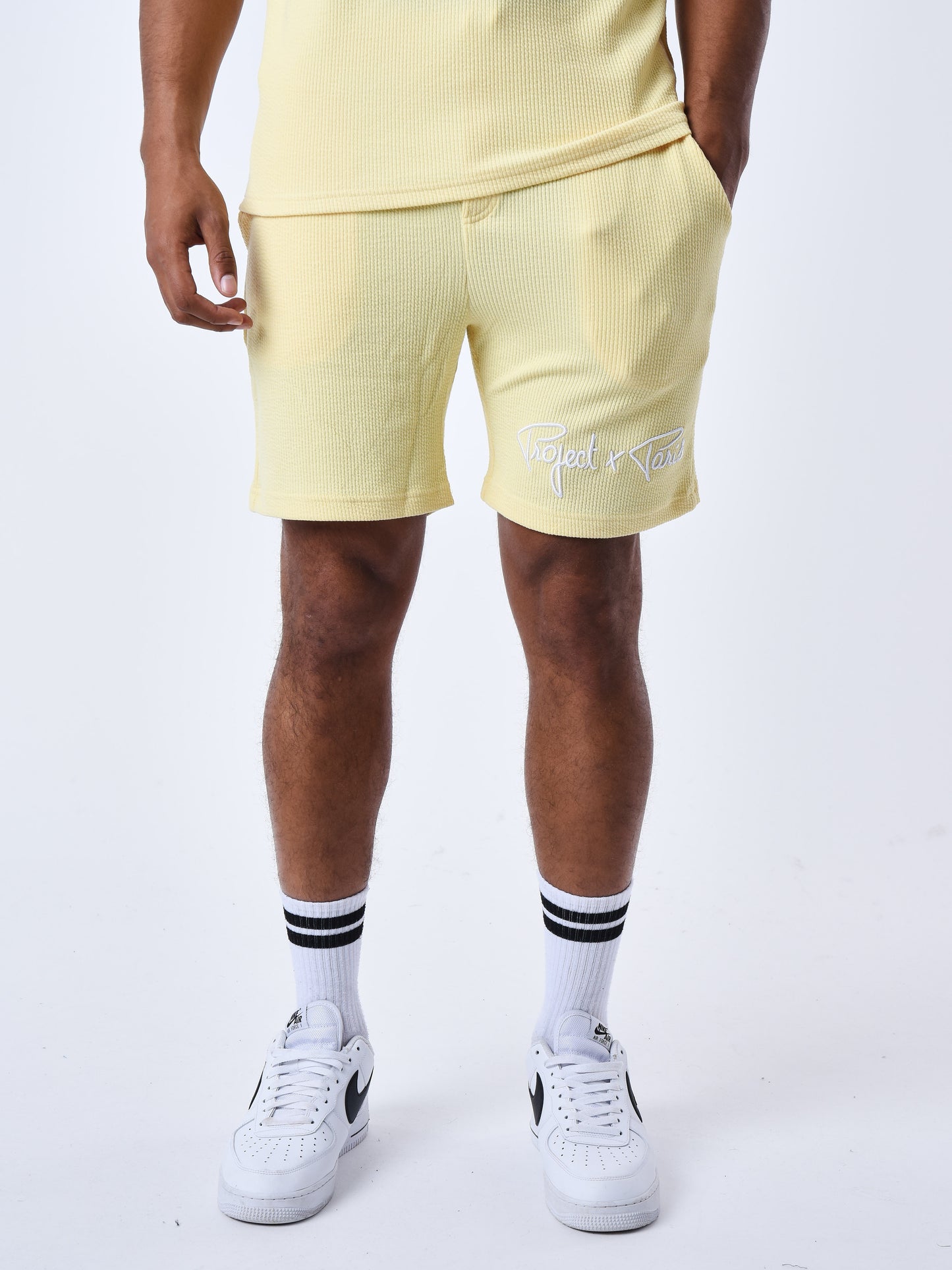 t224011-jaune-modelshot