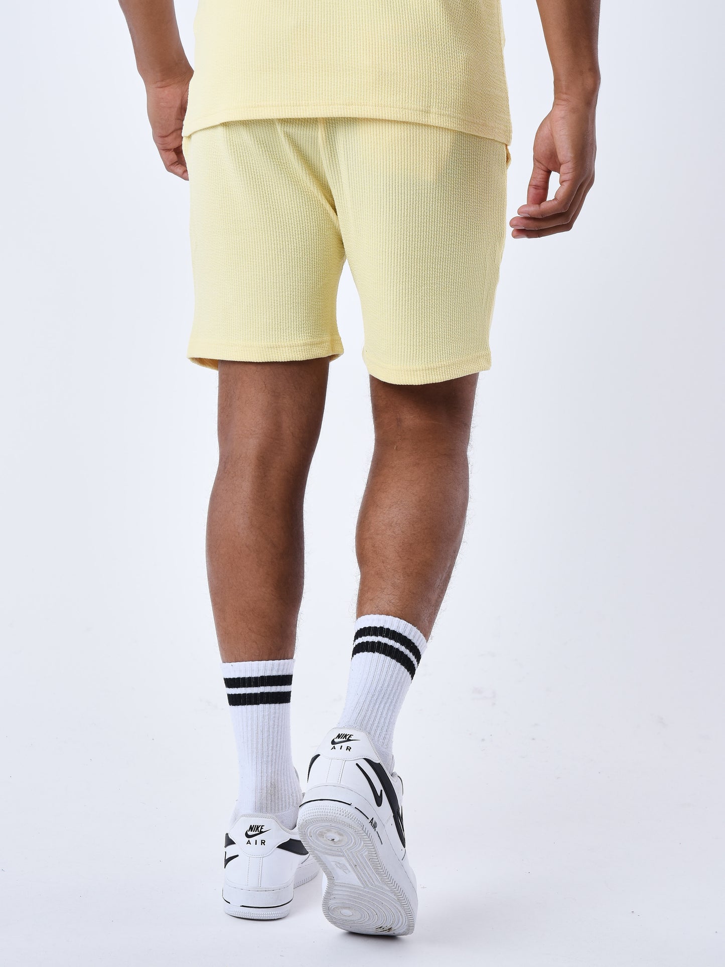 t224011-jaune-modelshot