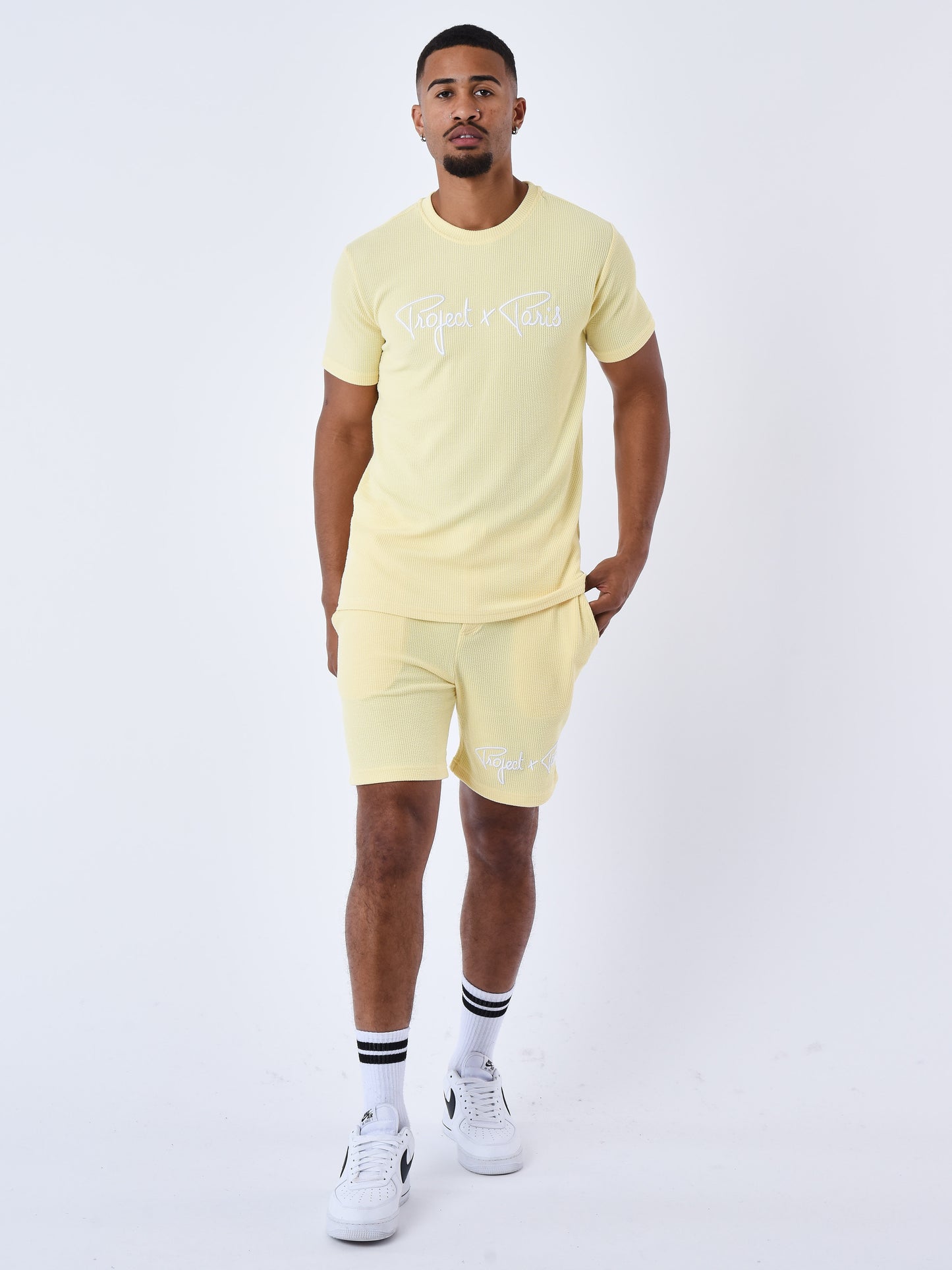 t224011-jaune-modelshot