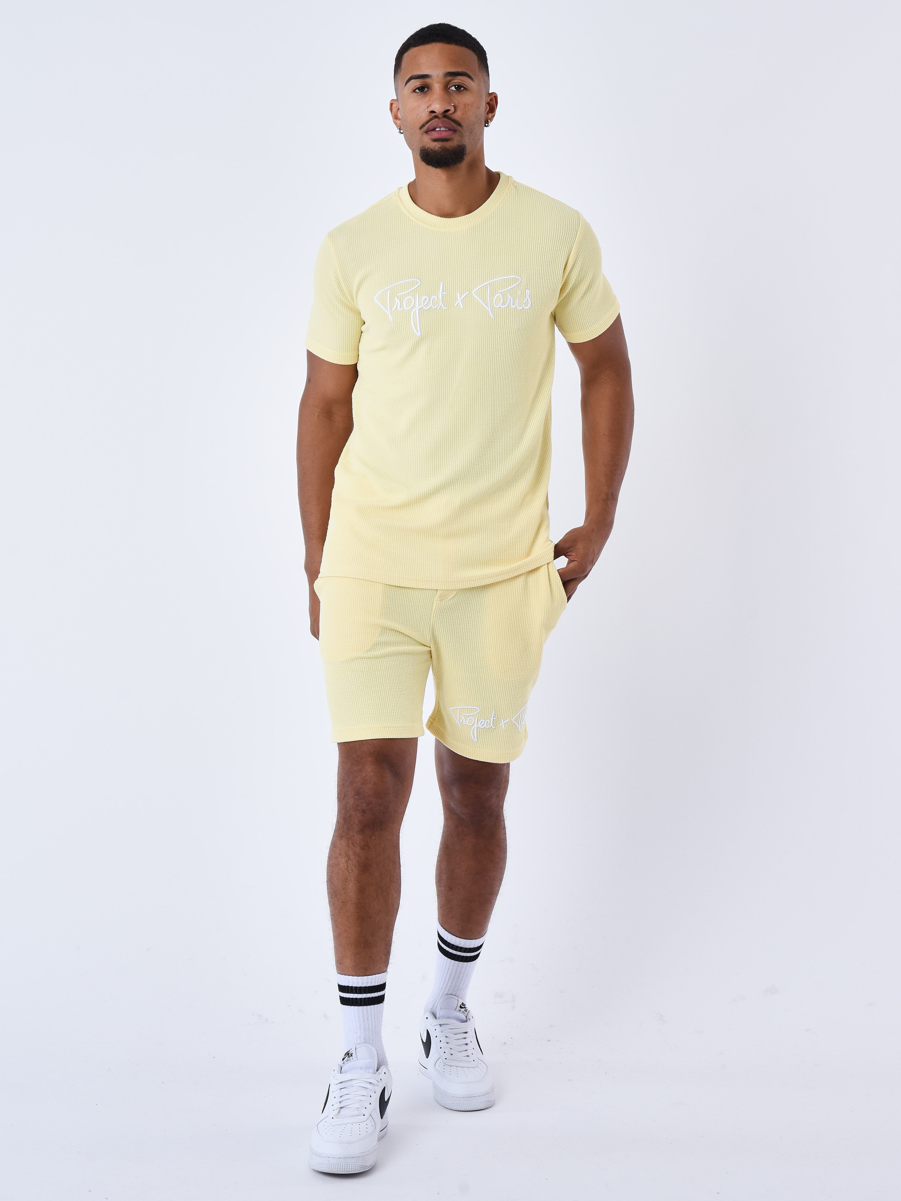 t224011-jaune-modelshot