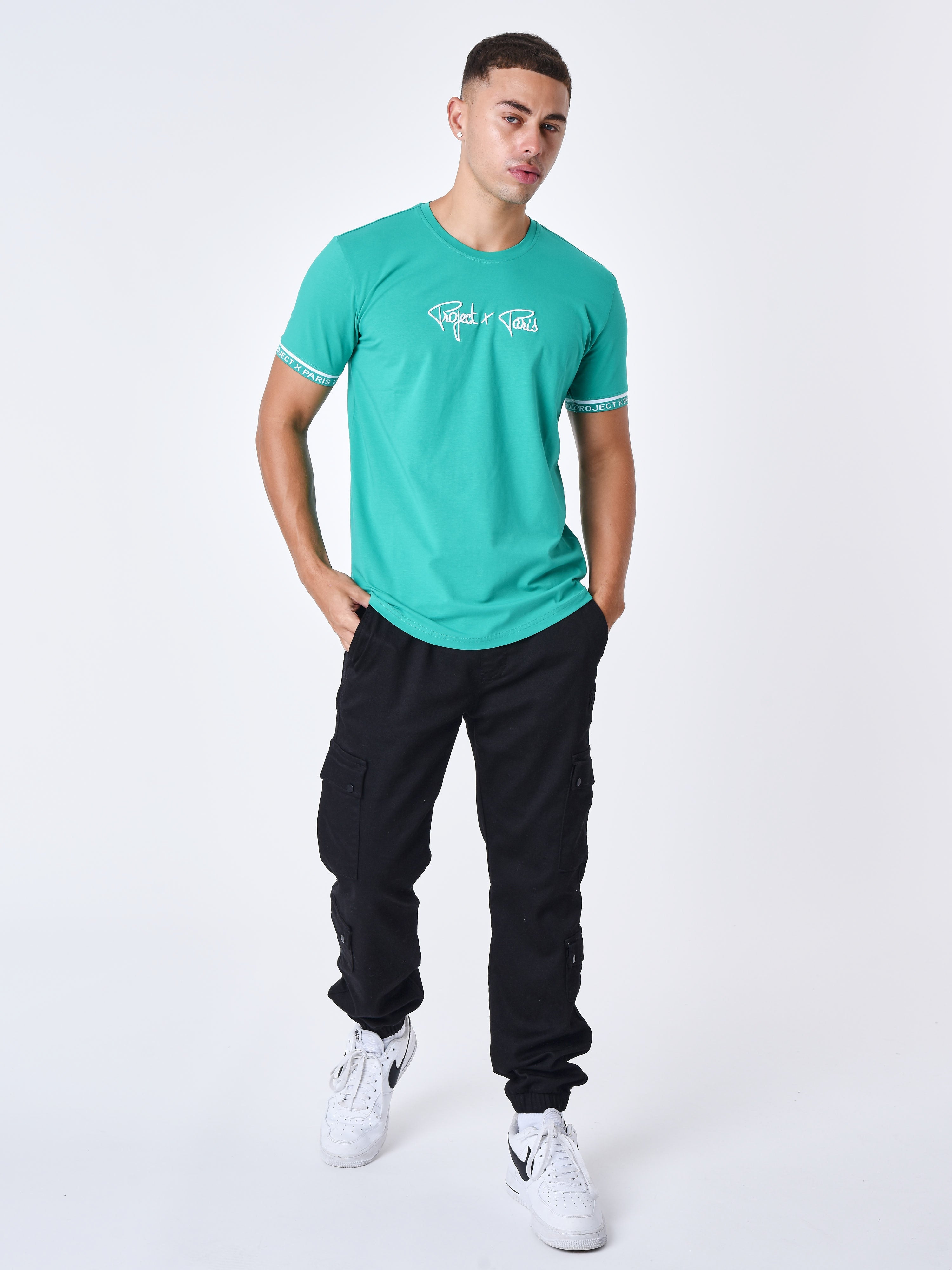 Tricou cu logo brodat în relief-3