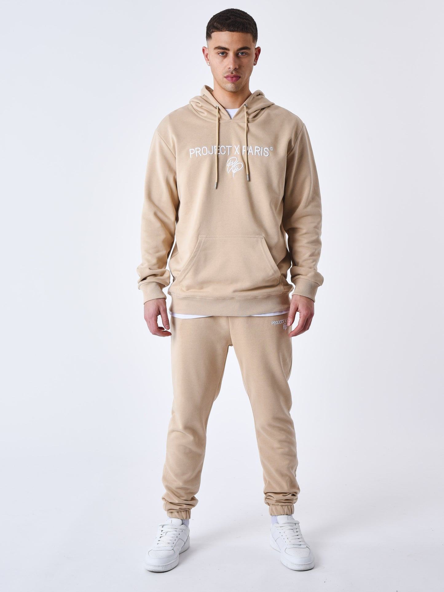 t232019-beige-modelshot