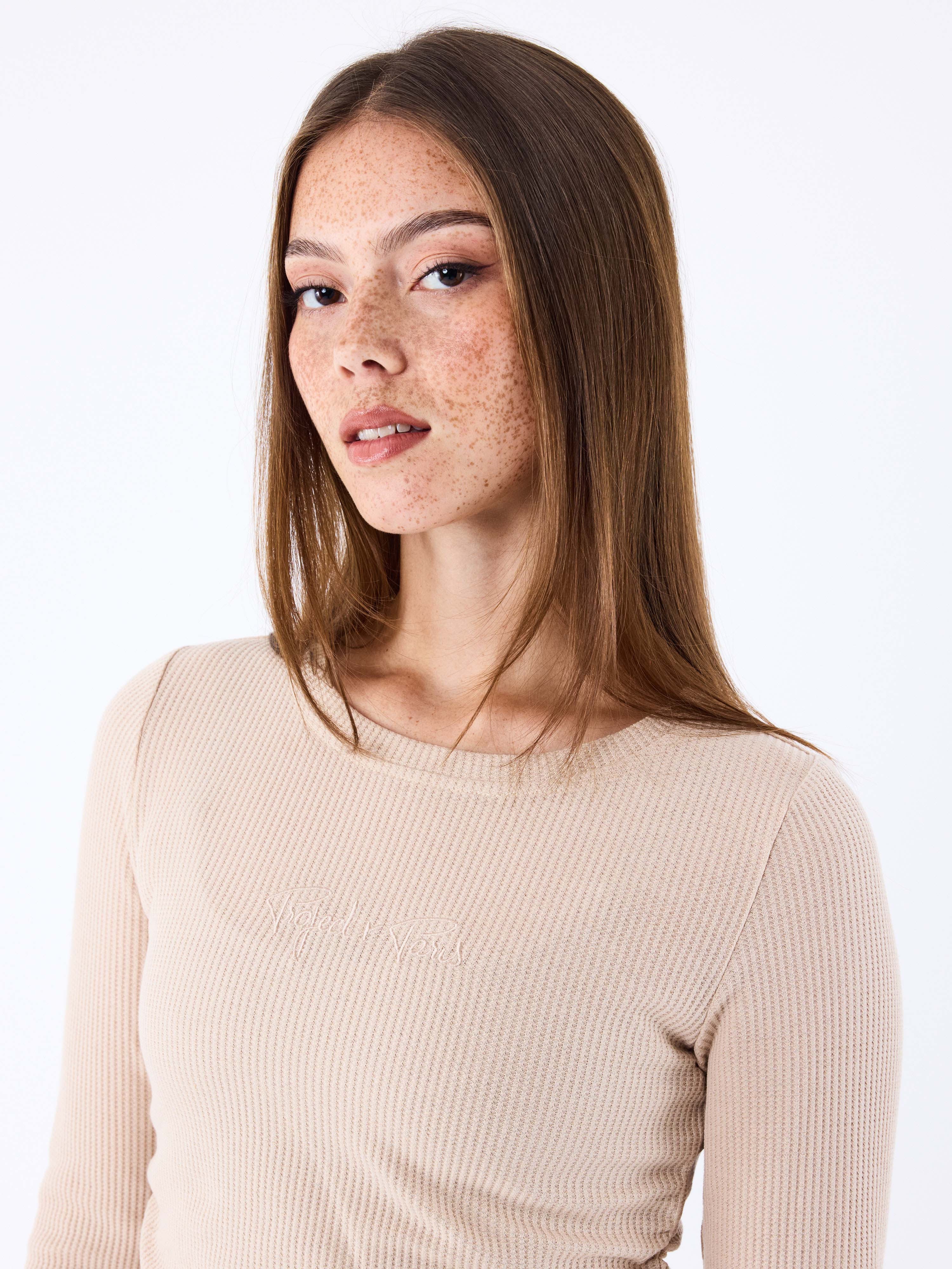 tee-shirt-a-manches-longues-essentials-taupe