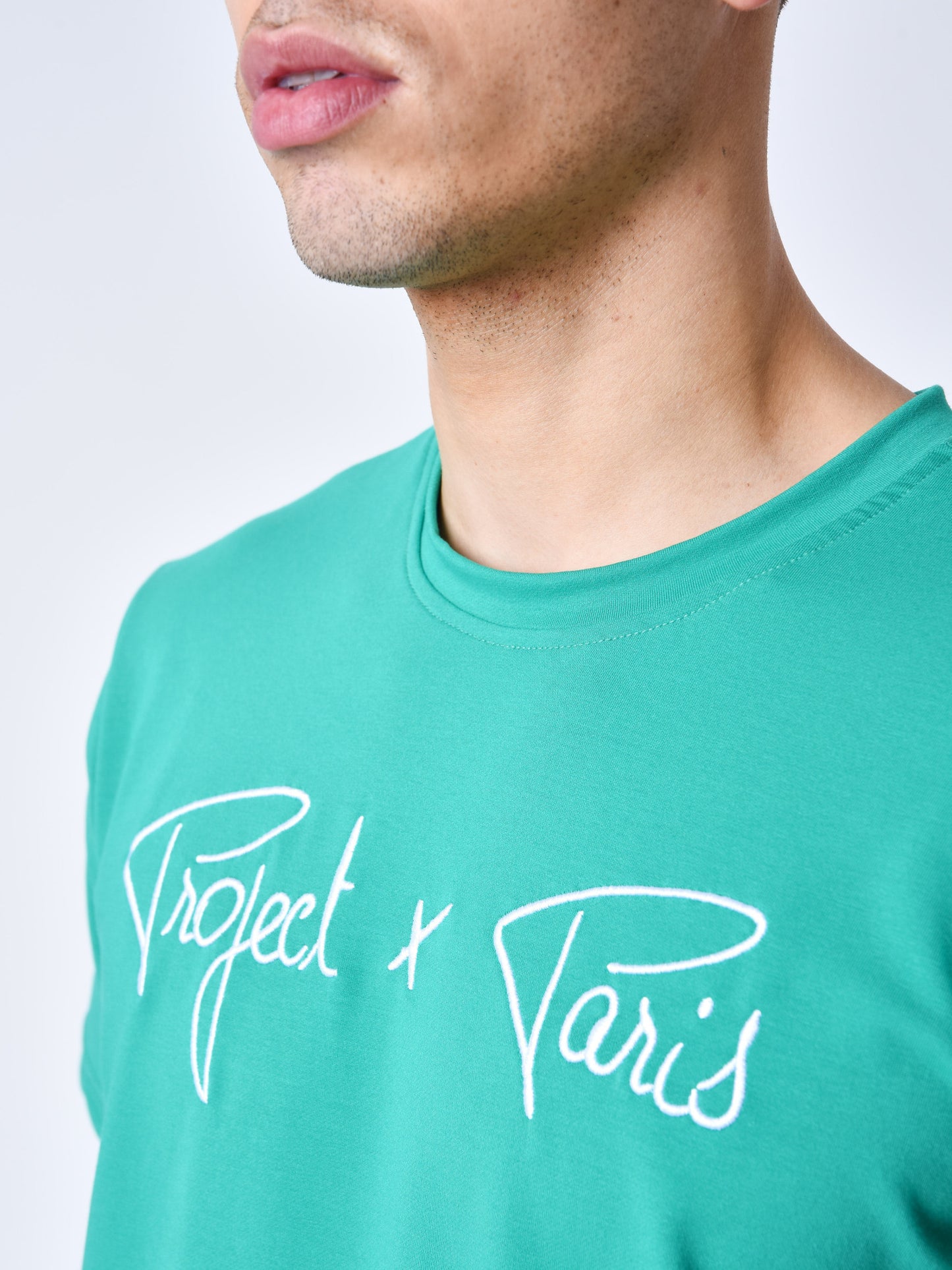 tee-shirt-basic-broderie-logo-project-x-paris-4062-jade-modelshot