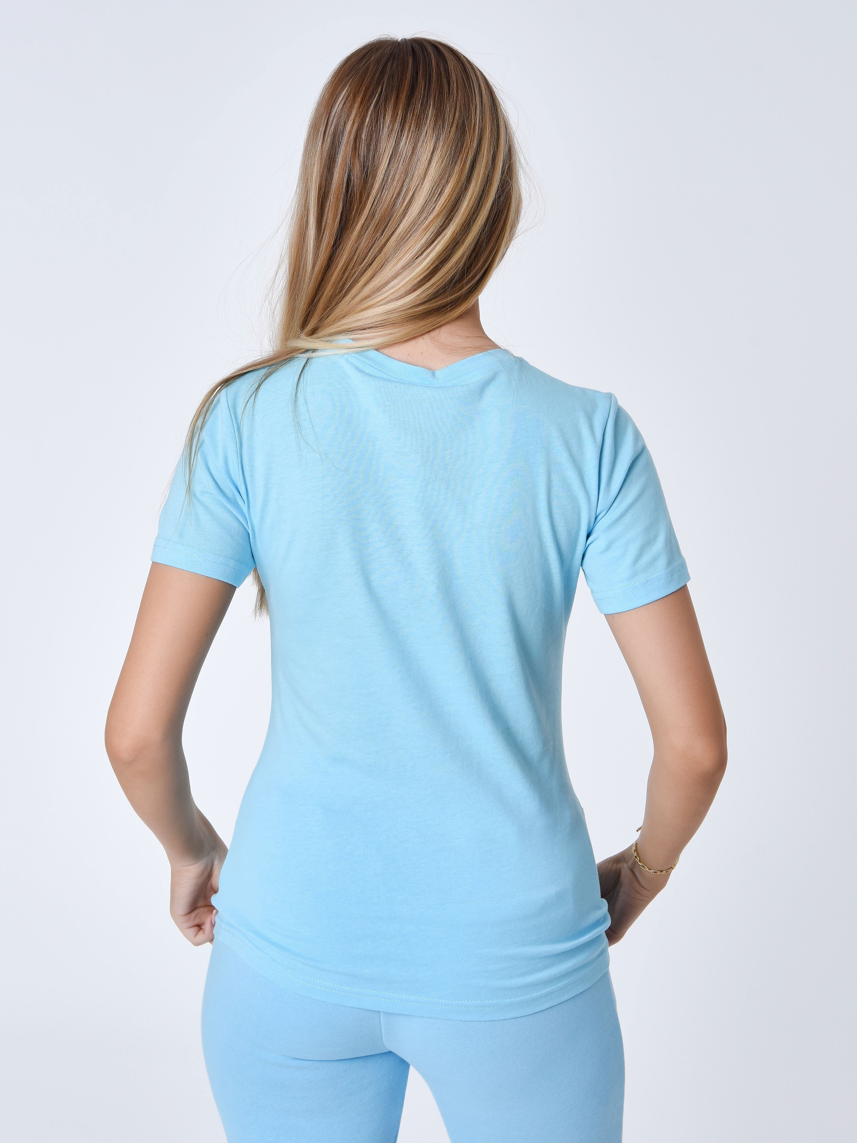 tee-shirt-basic-broderie-logo-signature-cyan-modelshot