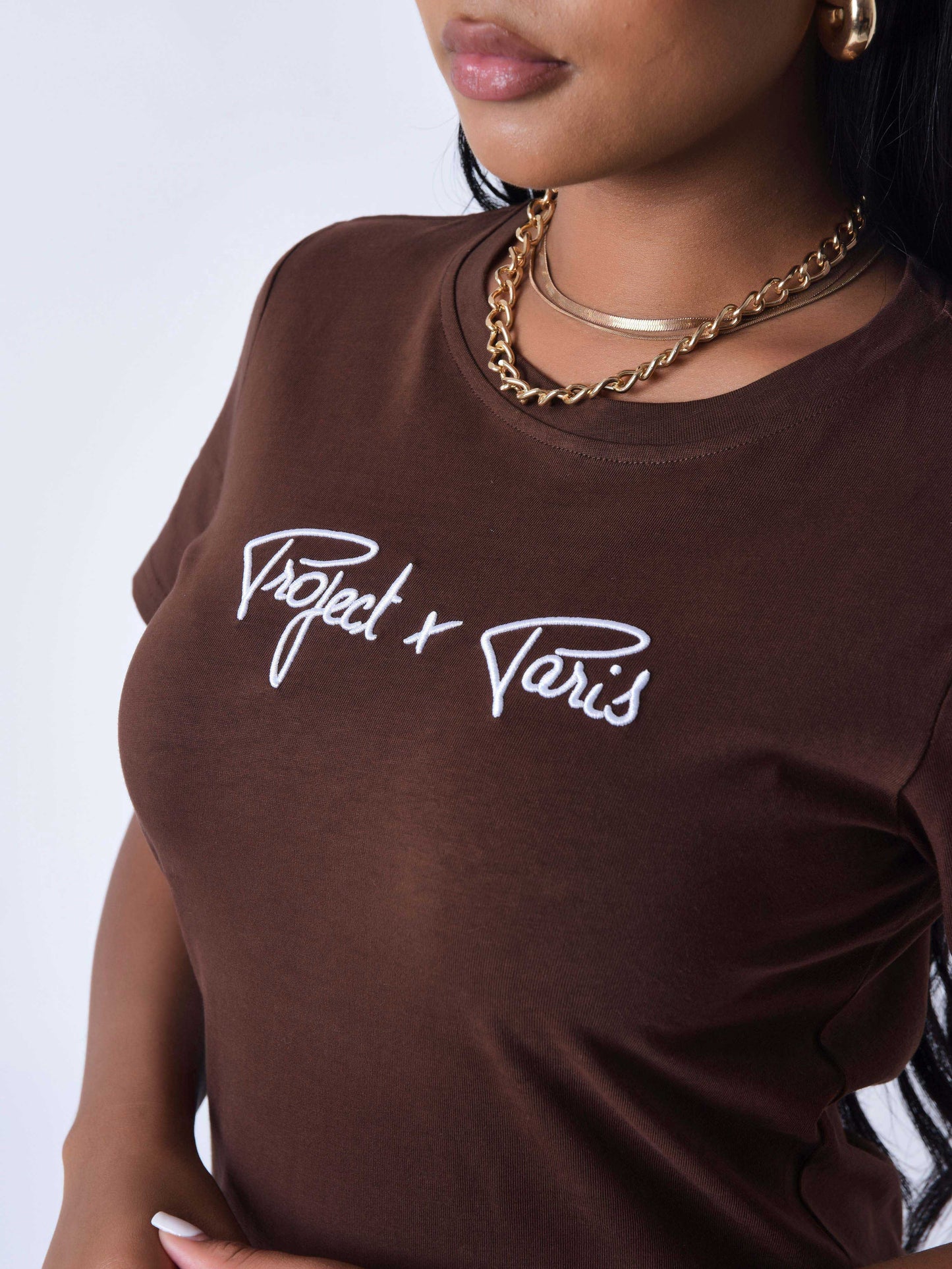 tee-shirt-basic-broderie-logo-signature-marron