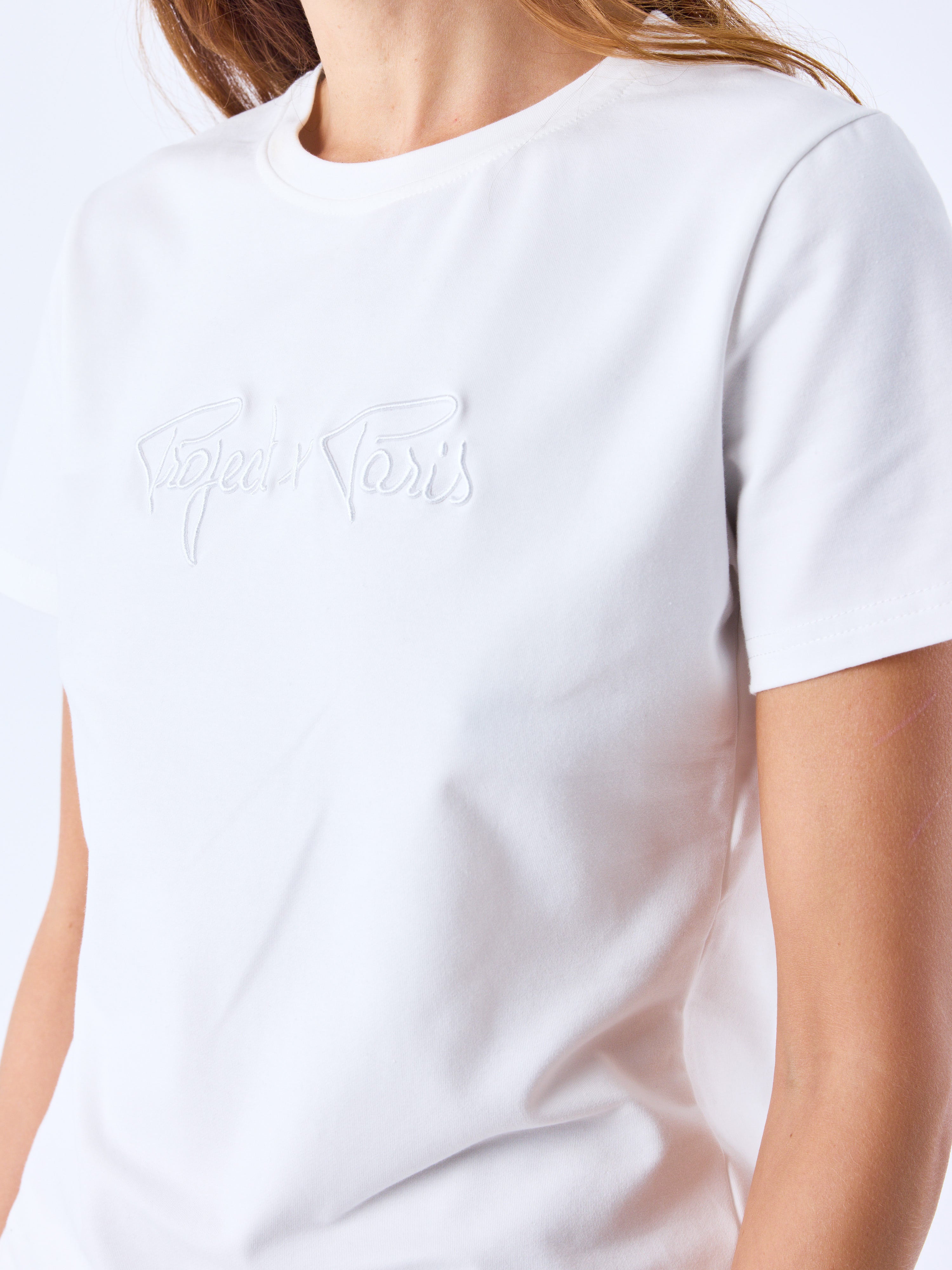 tee-shirt-basic-broderie-logo-signature-blanc-casse-blanc-casse