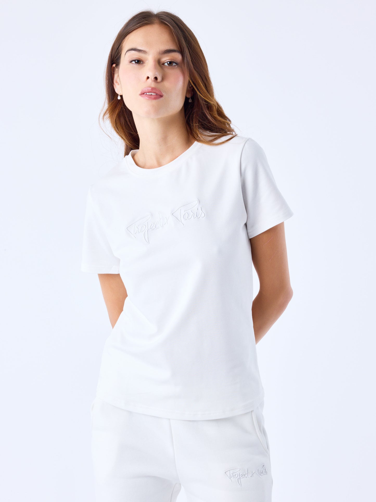 tee-shirt-basic-broderie-logo-signature-blanc-casse-blanc-casse