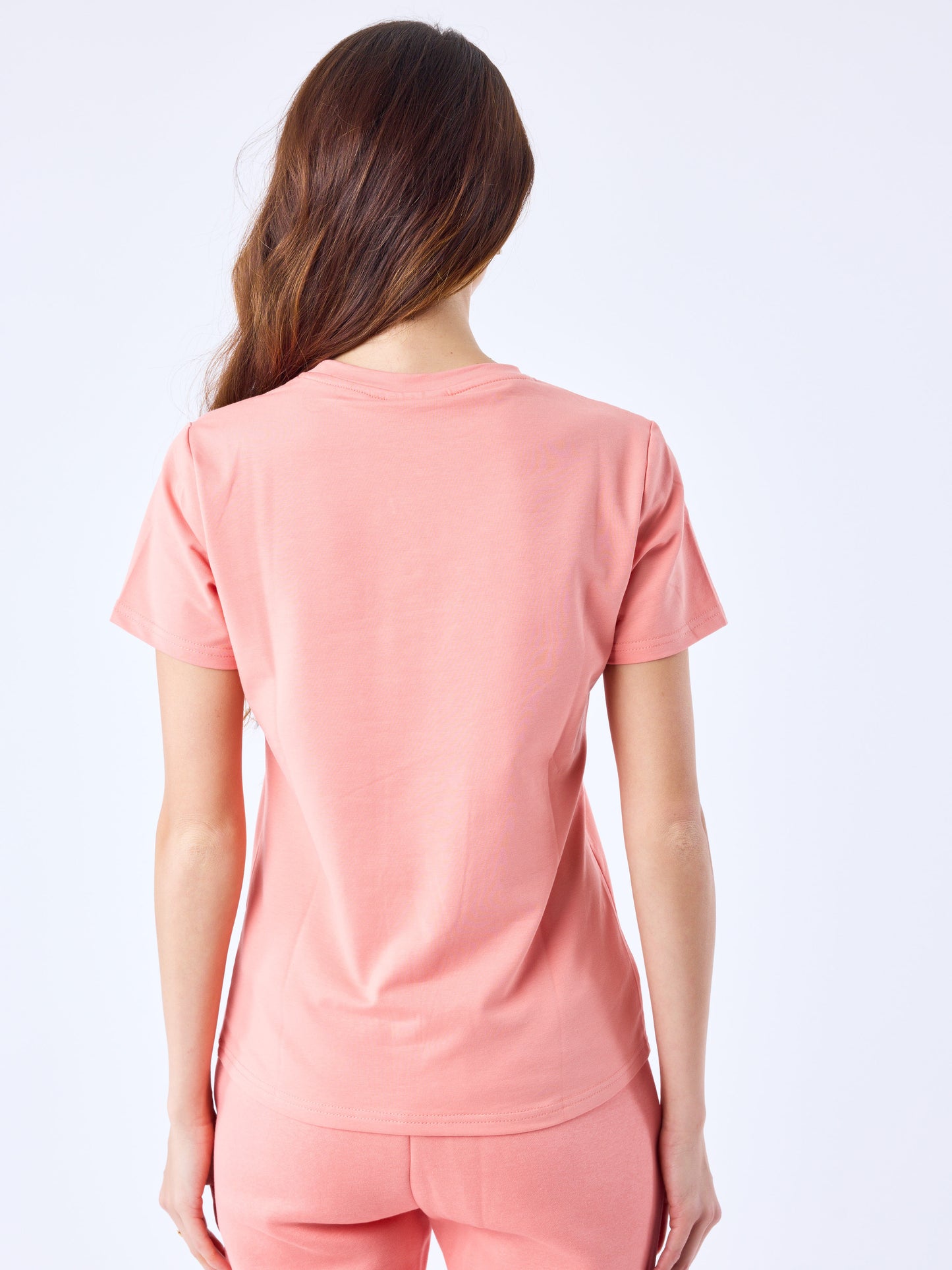 tee-shirt-basic-broderie-logo-signature-coral-modelshot
