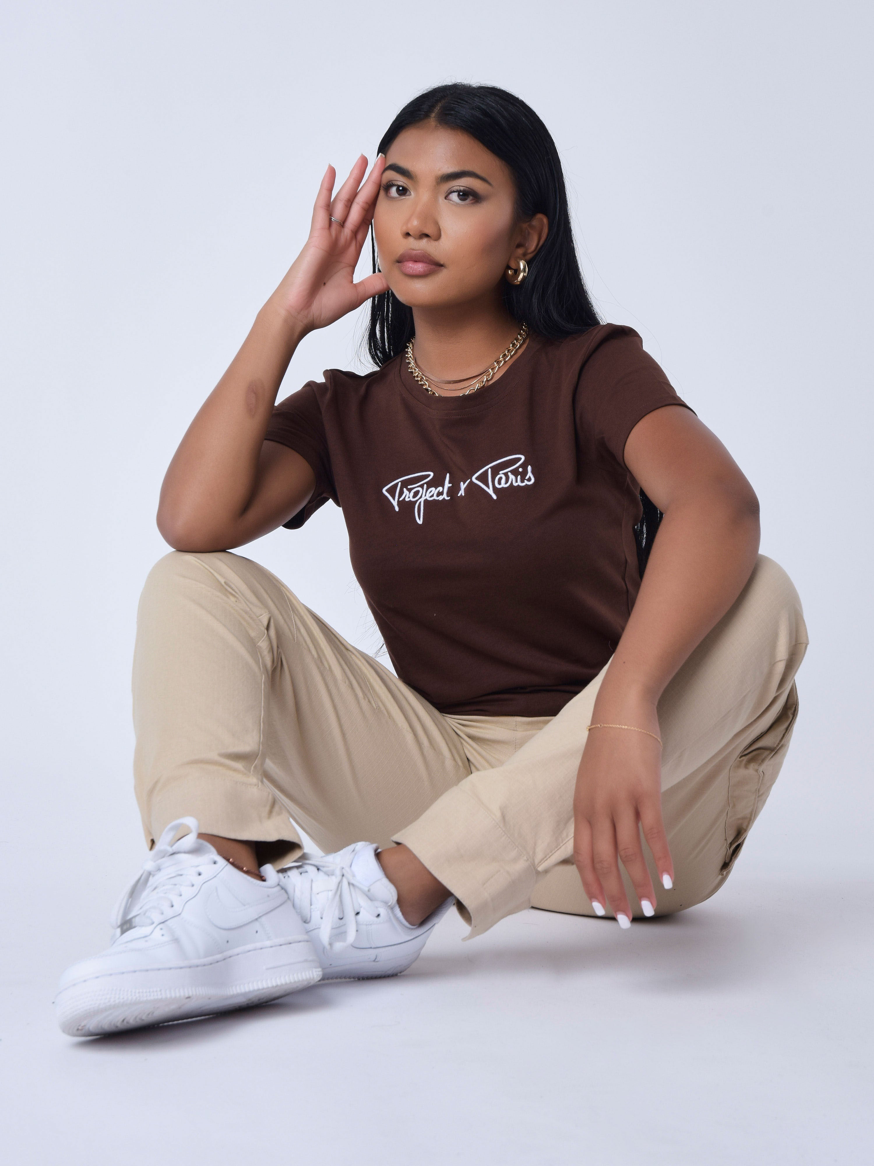 tee-shirt-basic-broderie-logo-signature-marron