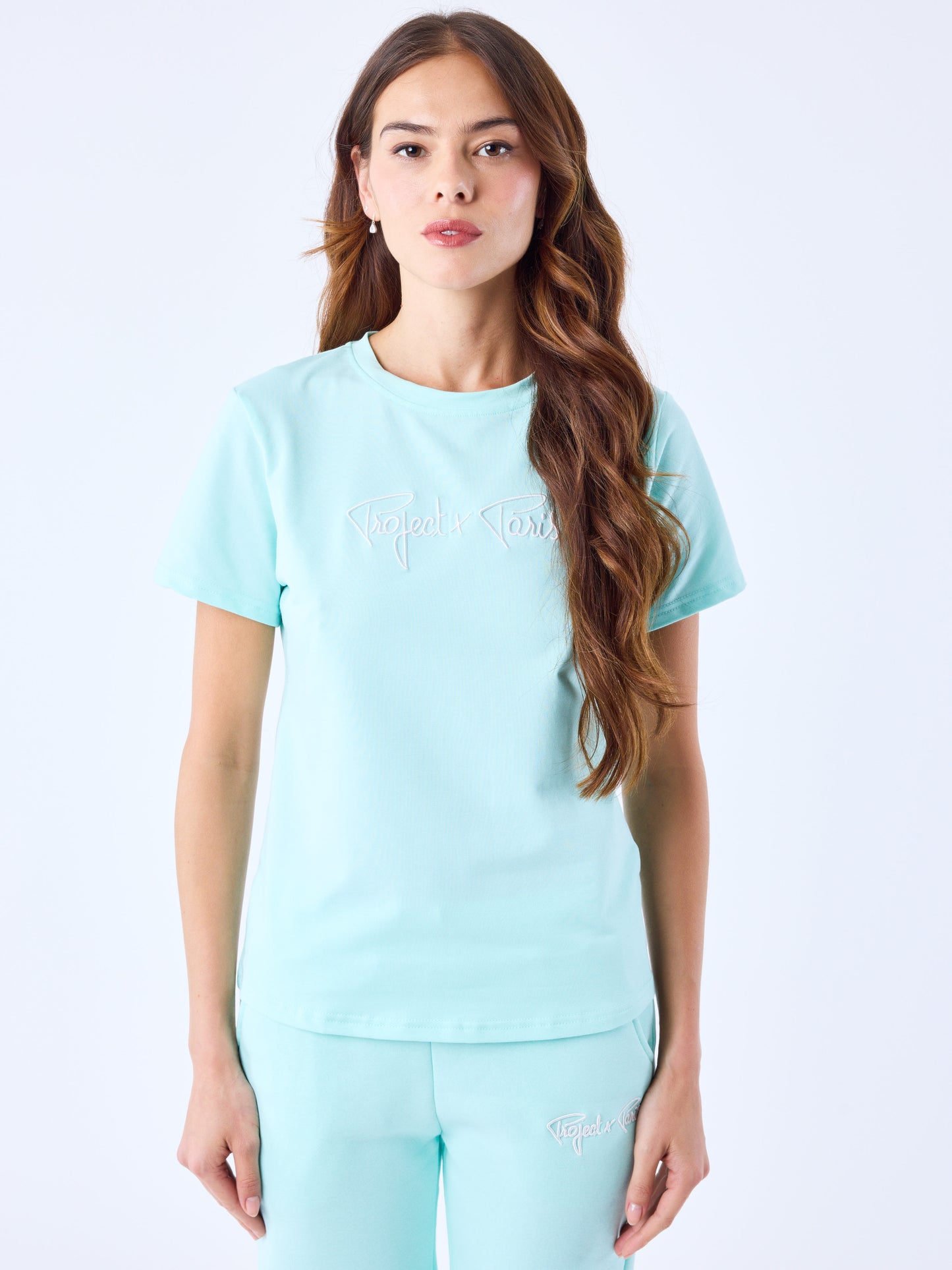 tee-shirt-basic-broderie-logo-signature-honeydew-modelshot