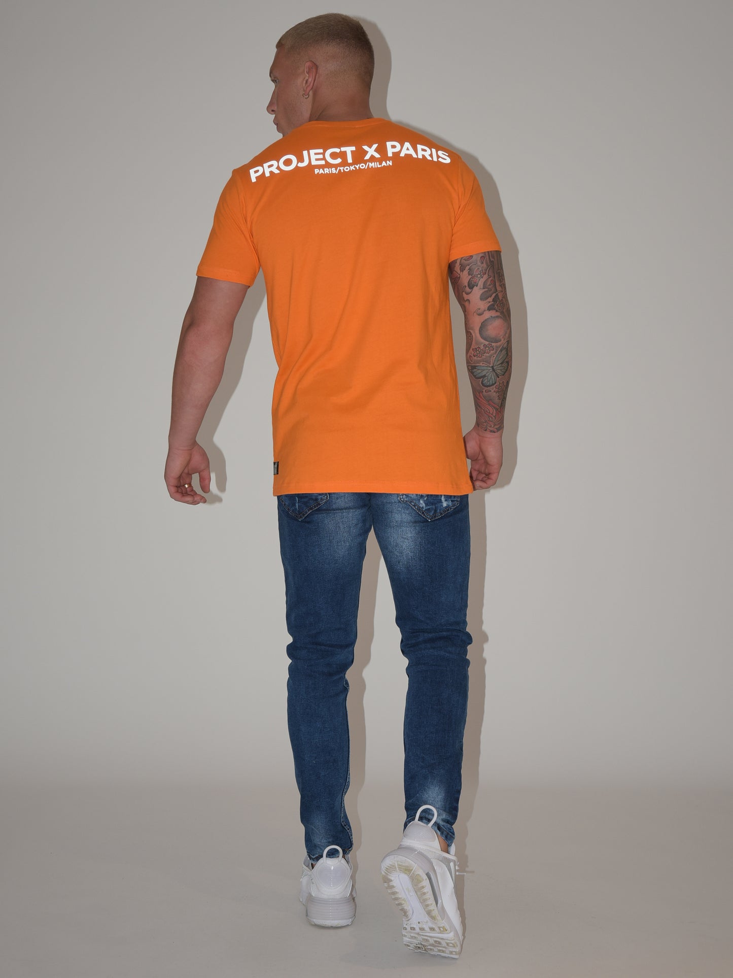 tee-shirt-broderie-logo-2010138-orange-modelshot