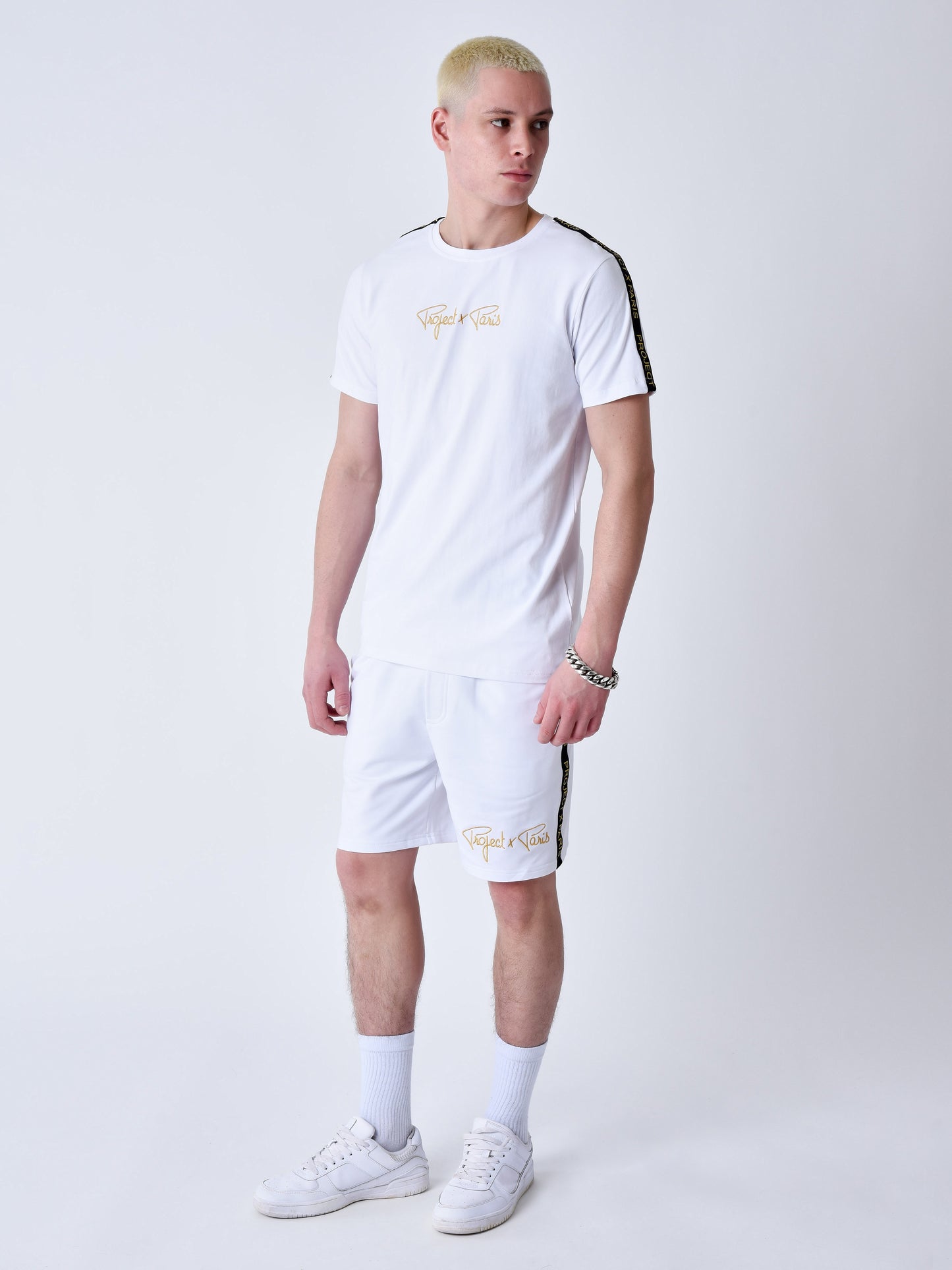 tee-shirt-classique-bandes-brode-epaule-blanc