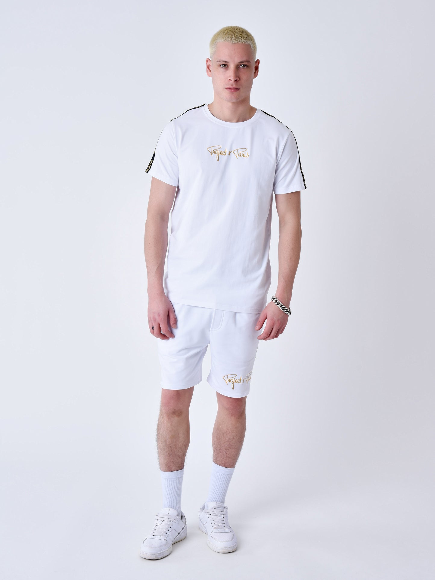 tee-shirt-classique-bandes-brode-epaule-blanc