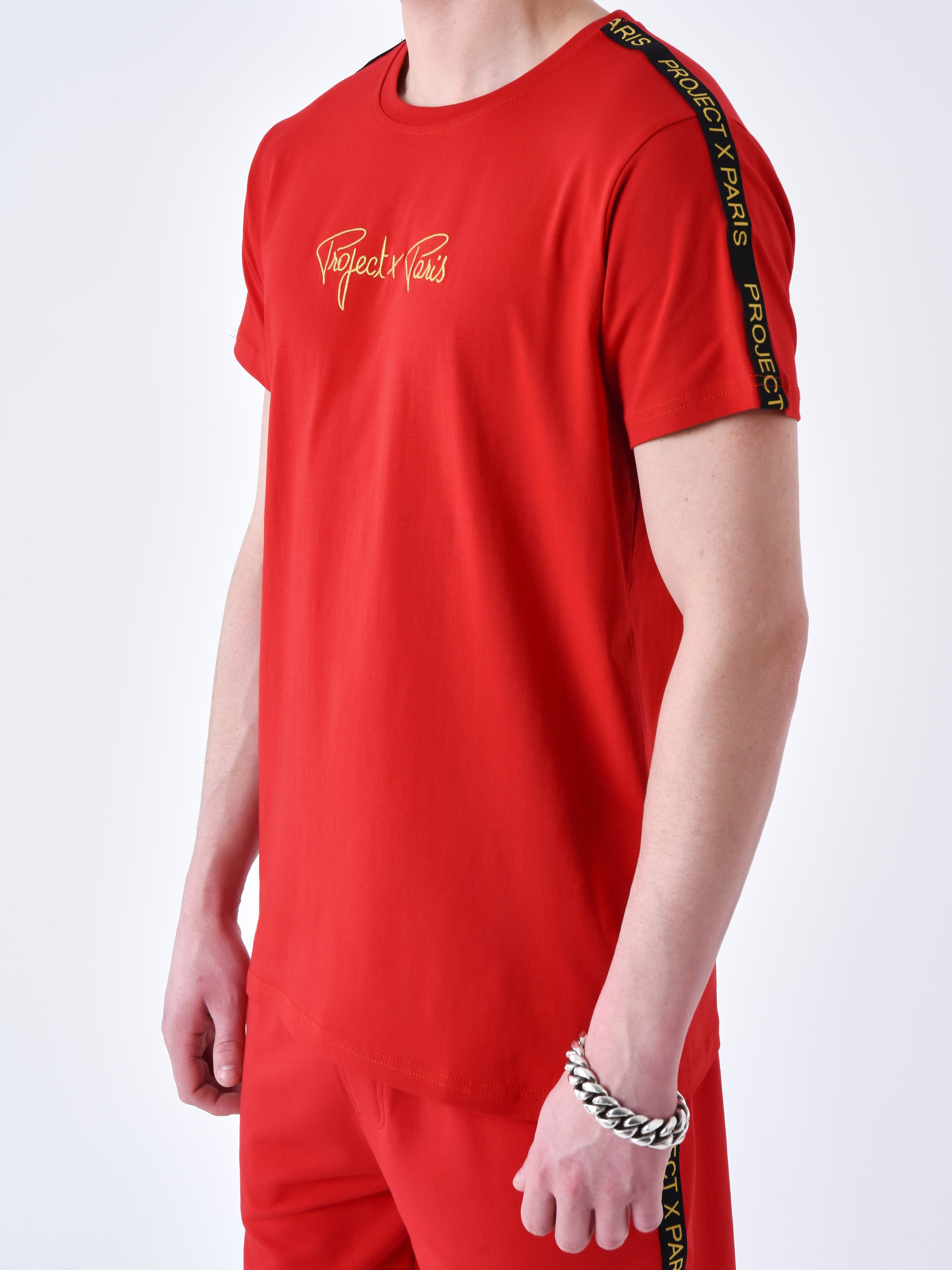 tee-shirt-classique-bandes-brode-epaule-rouge