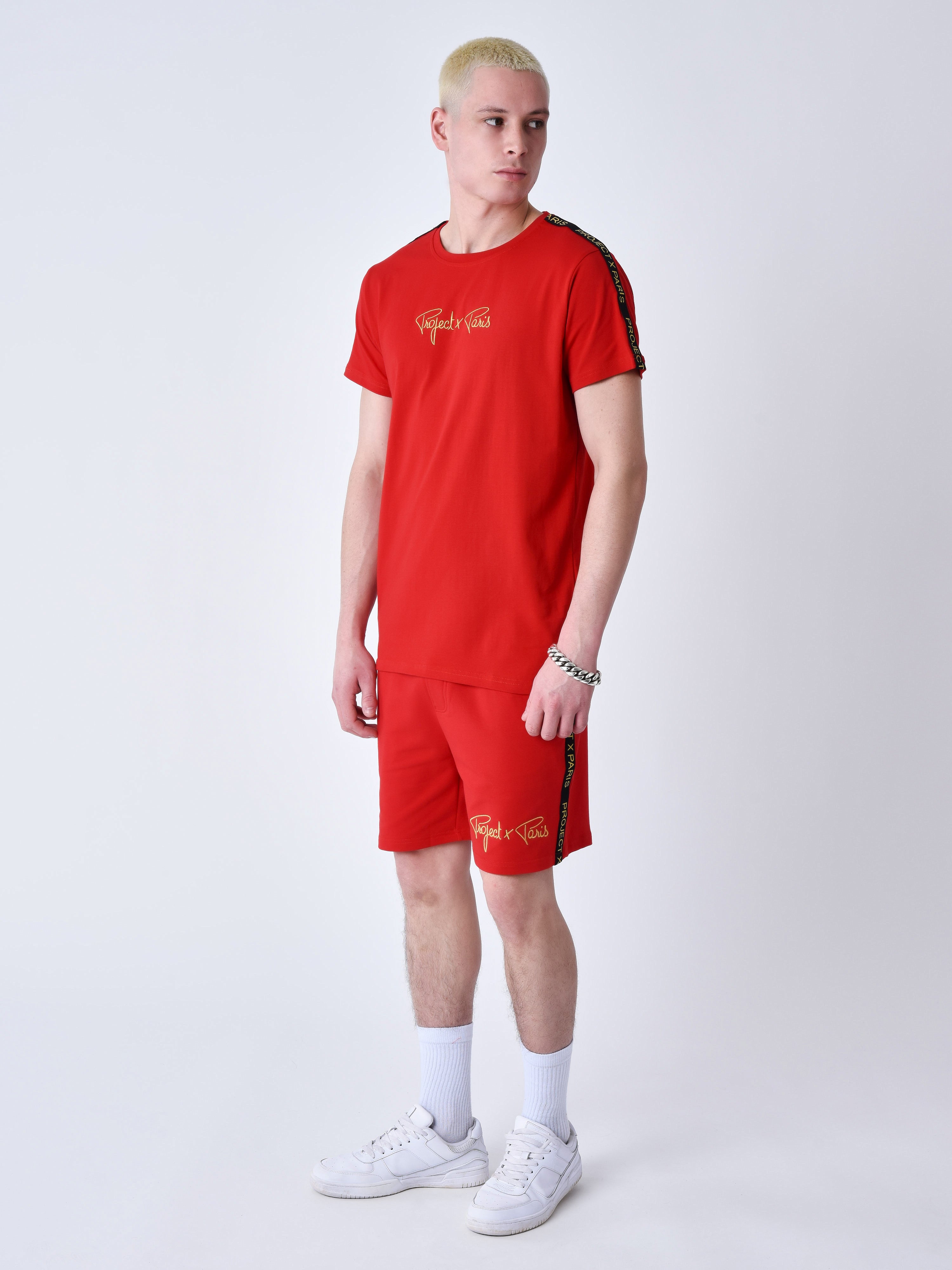 Camiseta clásica con bandas bordadas en el hombro-5