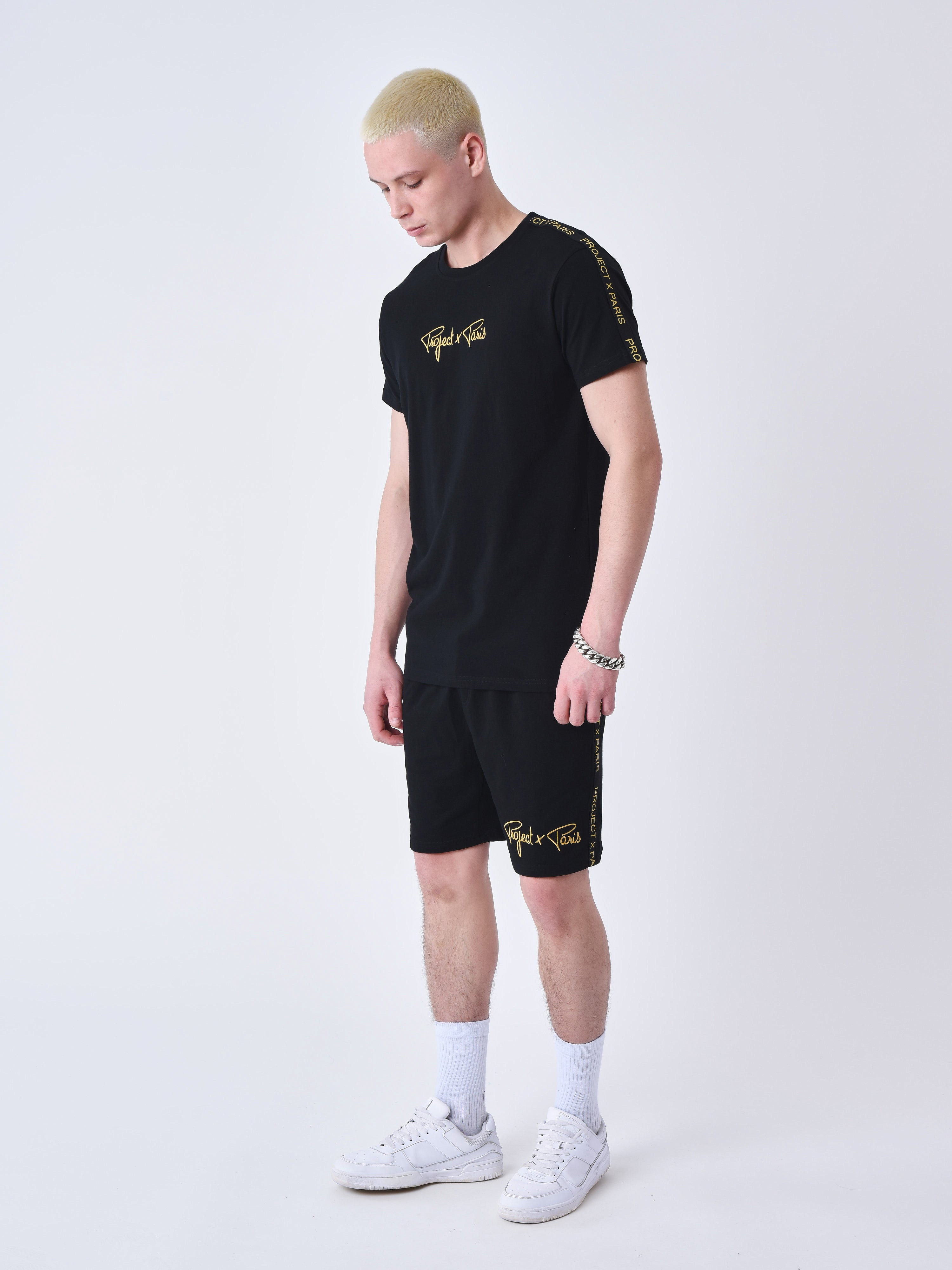 Camiseta clásica con bandas bordadas en el hombro-4