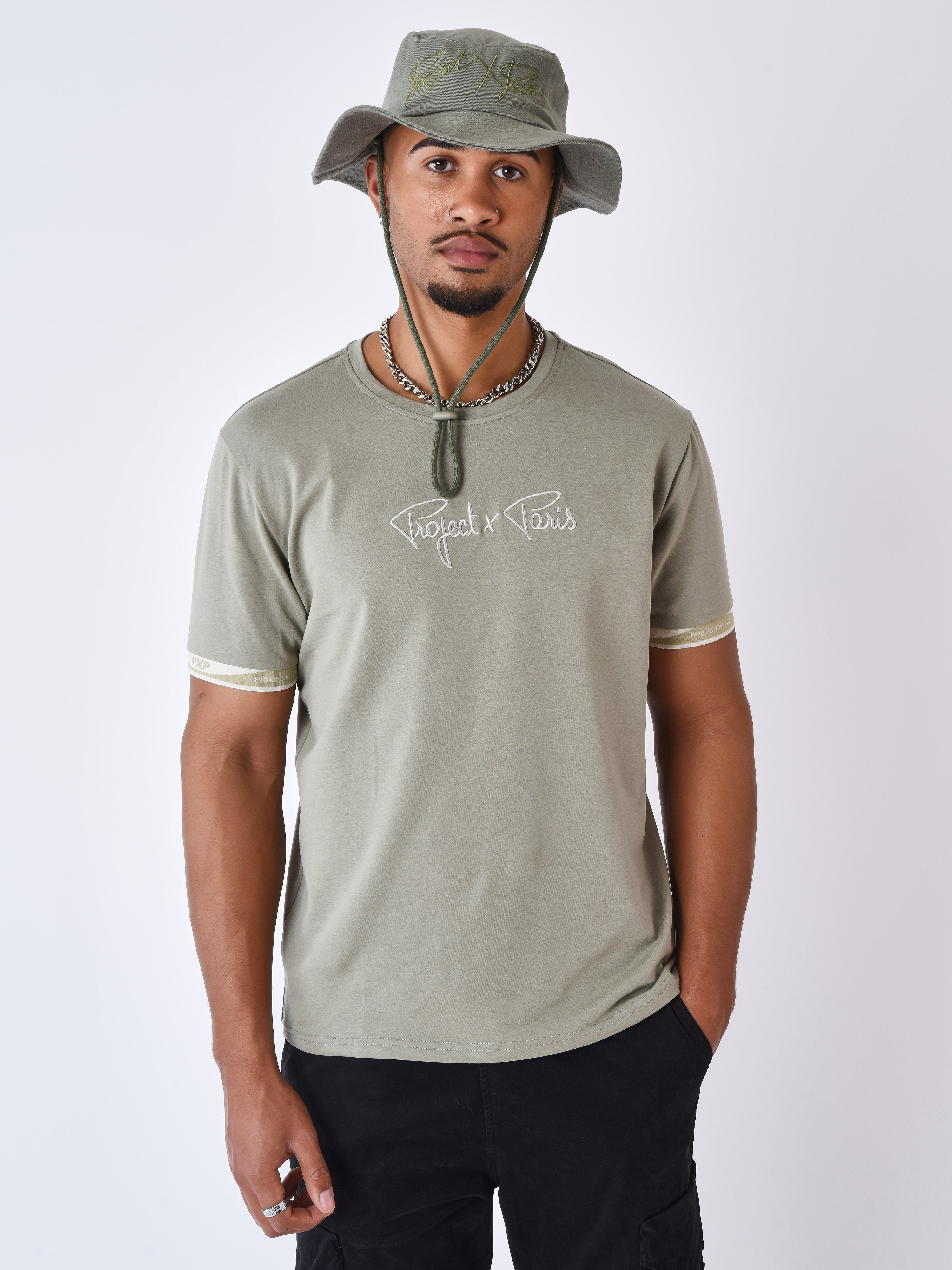 Klasyczny t-shirt z falistym ściągaczem-1