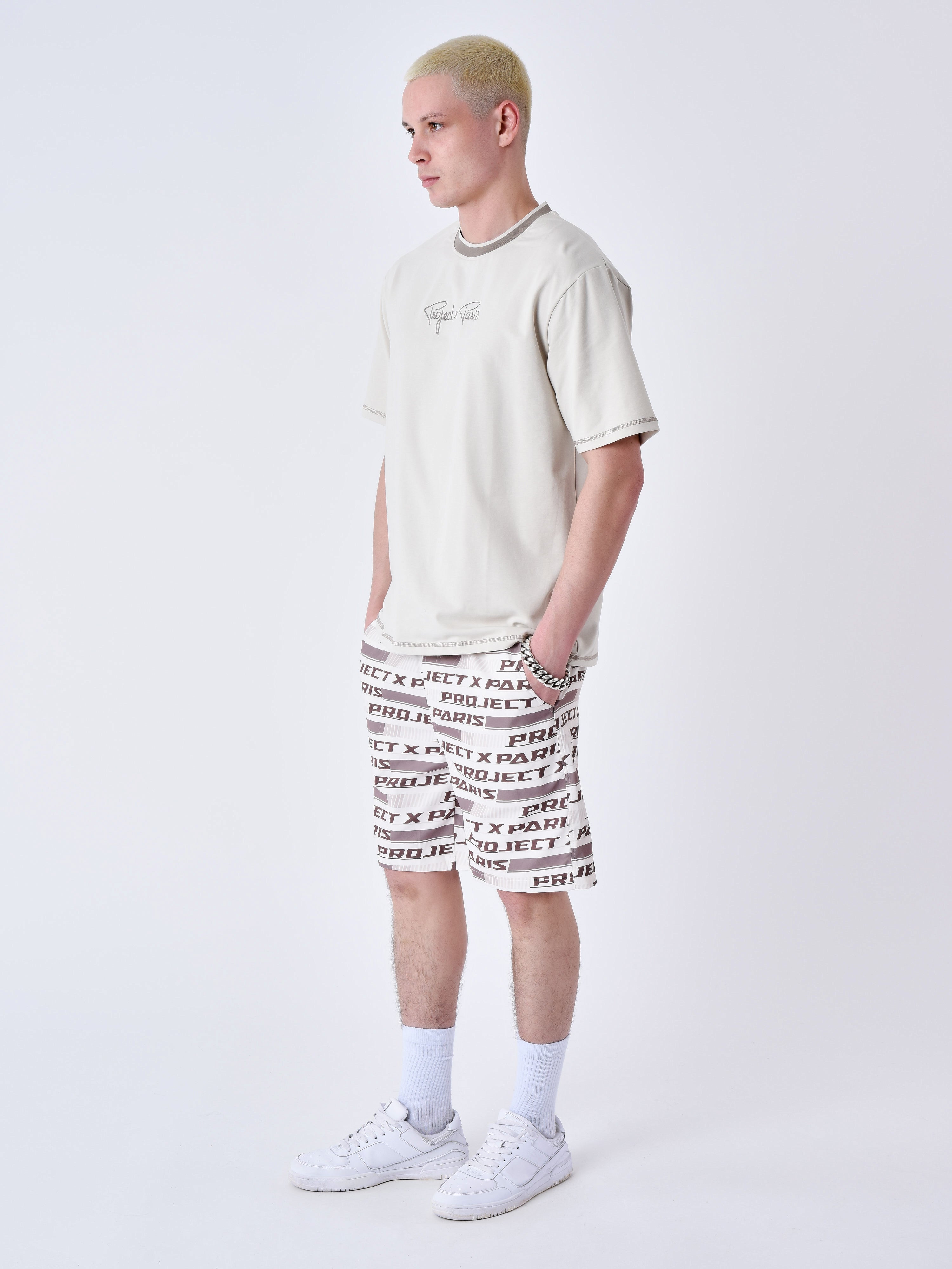 Klassisches besticktes T-Shirt-4