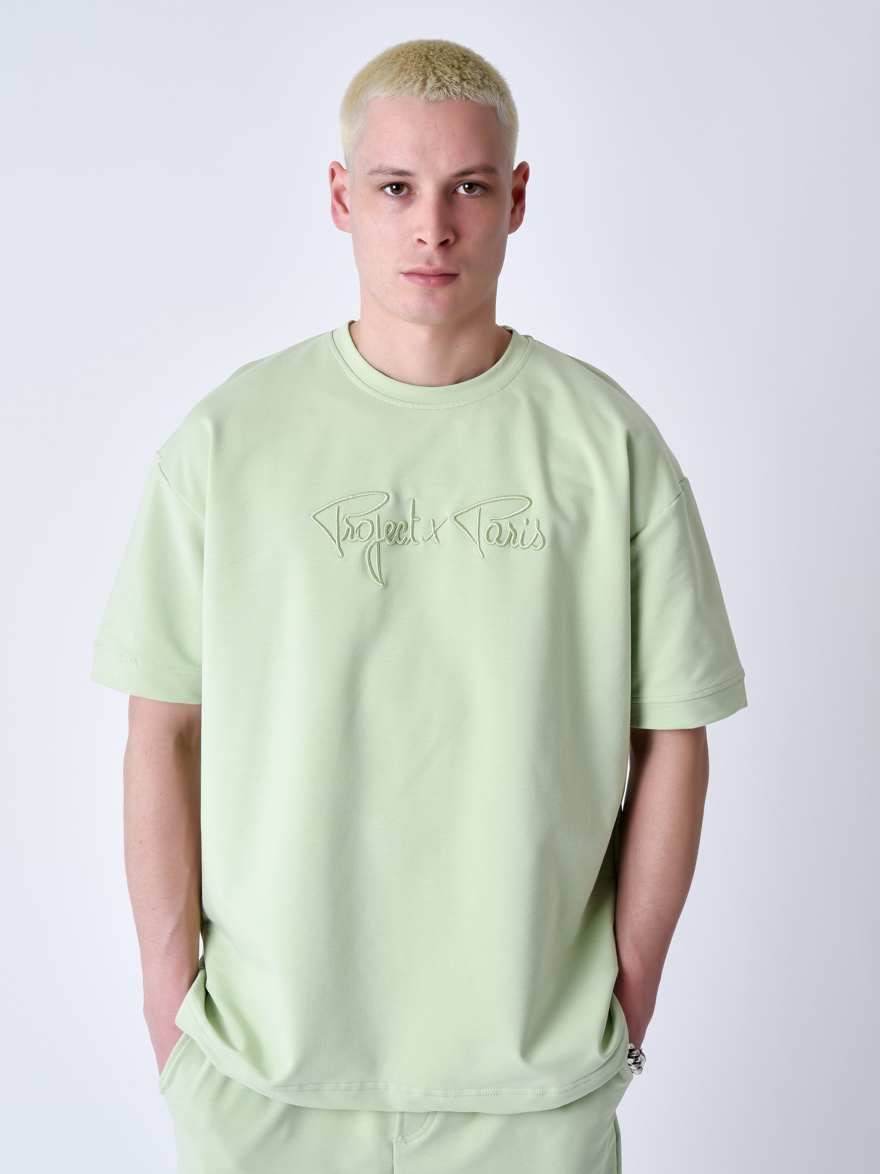 tee-shirt-classique-full-logo-broderie-essentials-pistache