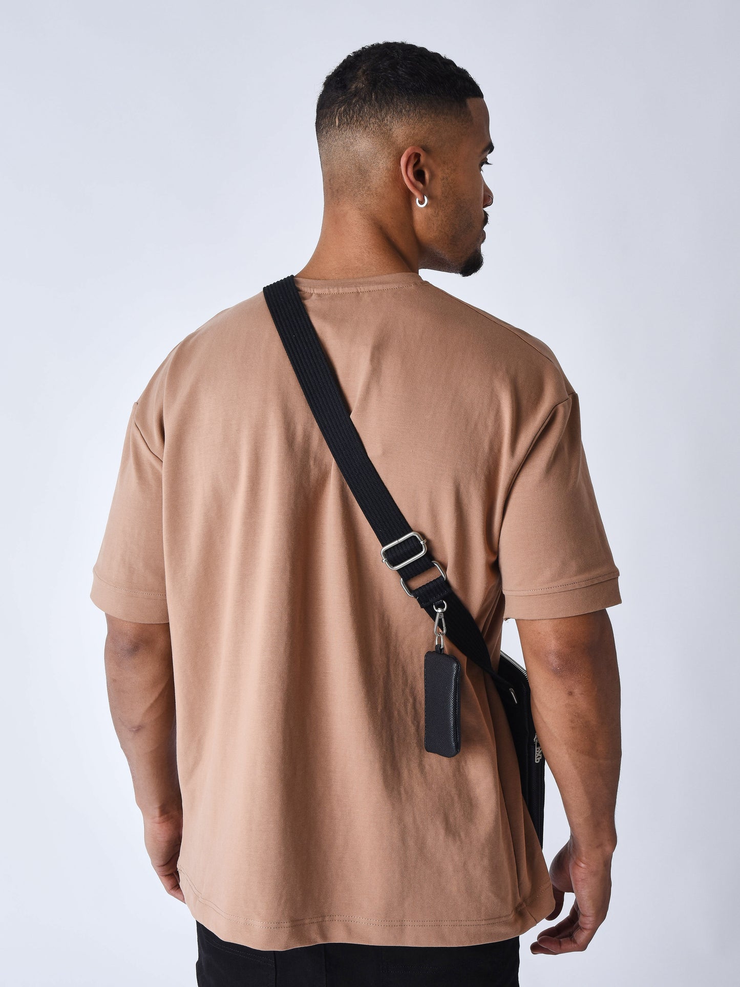 tee-shirt-classique-full-logo-broderie-essentials-mastic