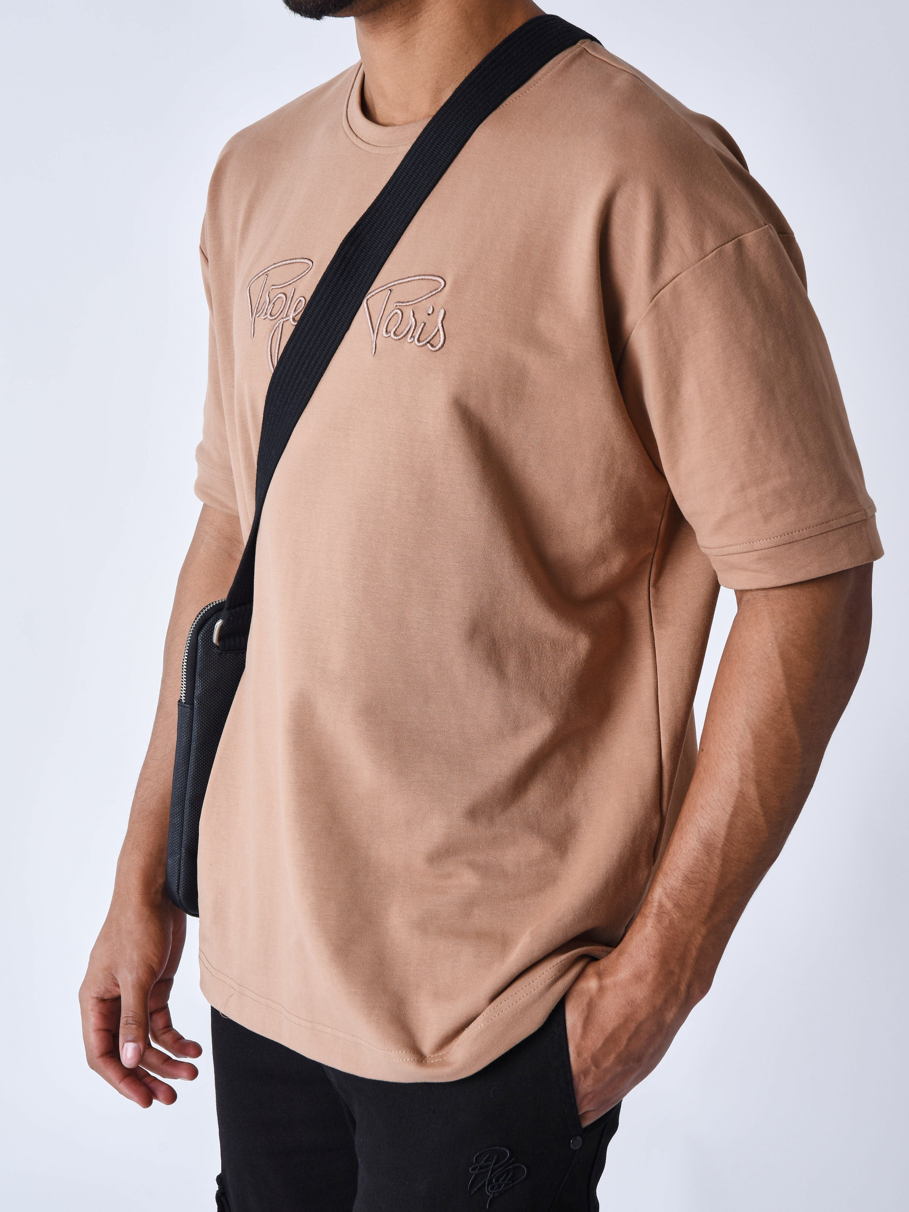 Klassisk t-shirt med full logo och Signature broderi-4