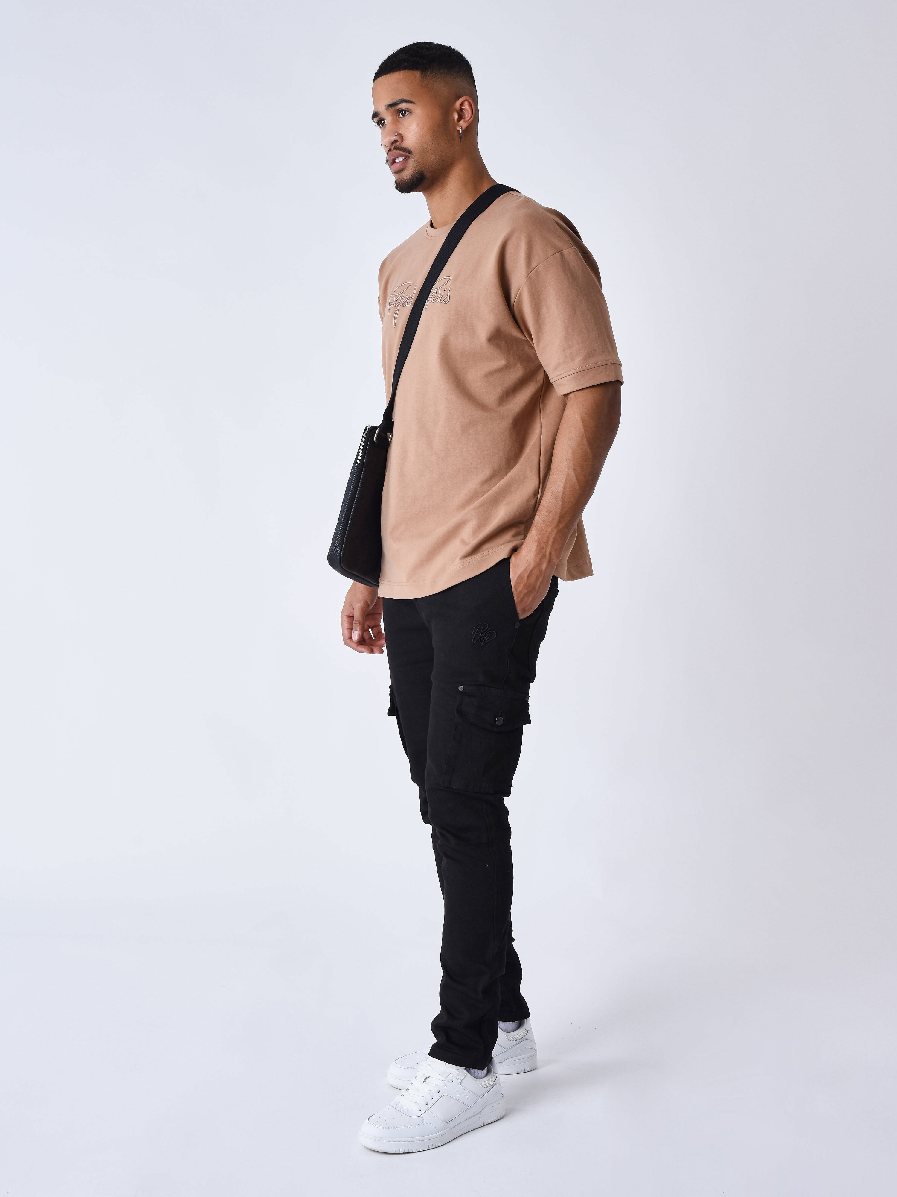 tee-shirt-classique-full-logo-broderie-essentials-mastic
