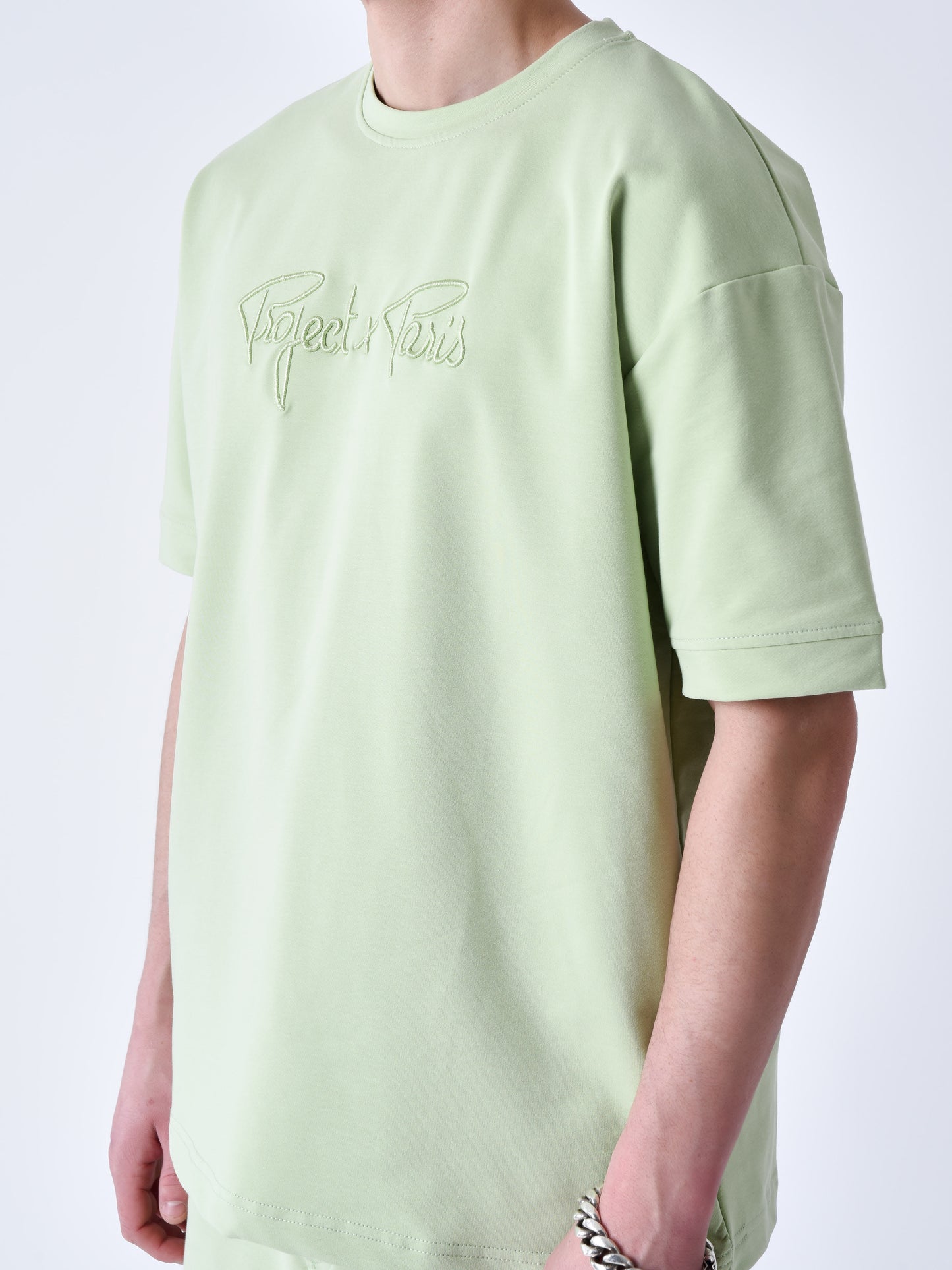 tee-shirt-classique-full-logo-broderie-essentials-pistache