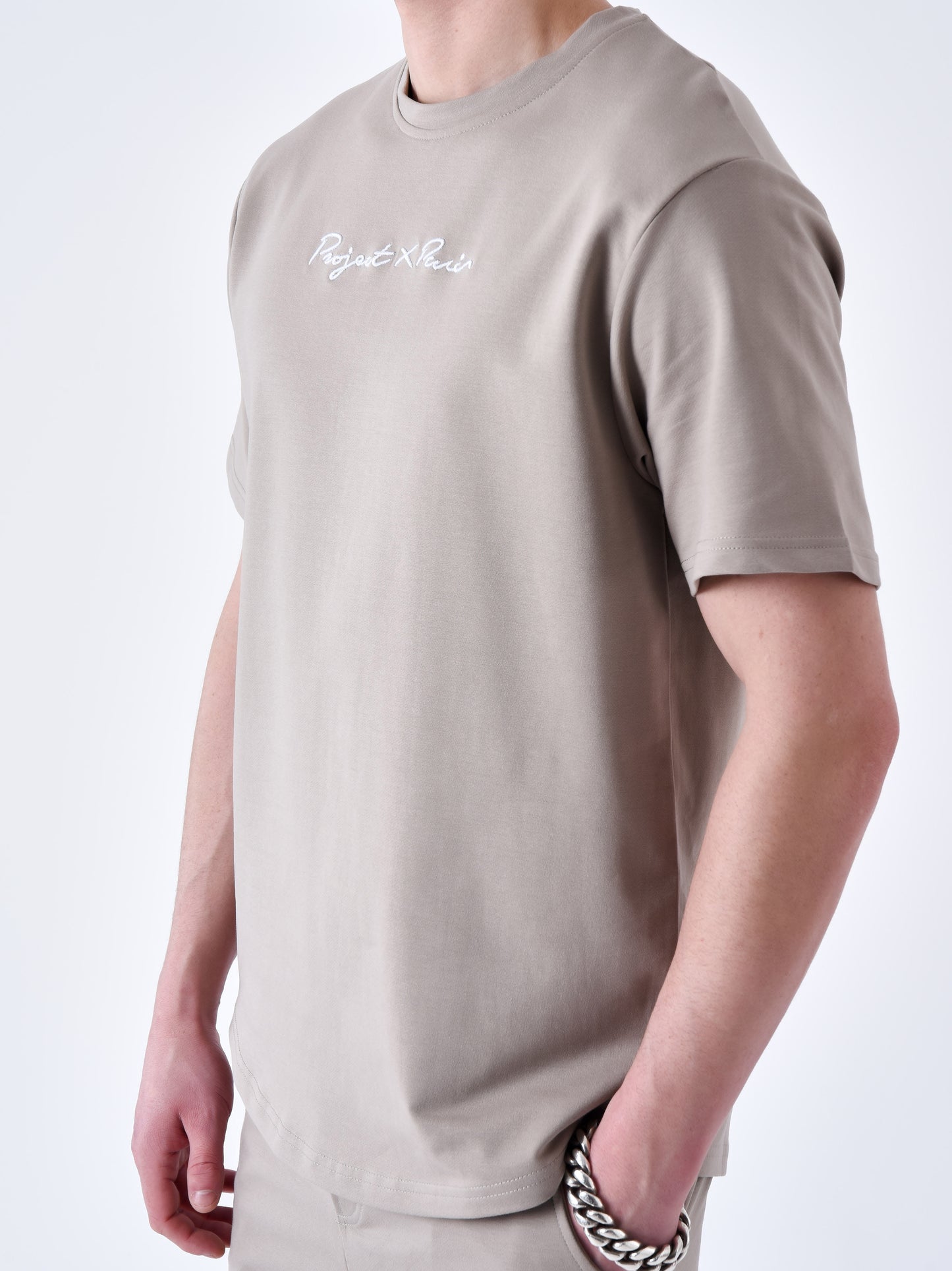 tee-shirt-classique-full-logo-broderie-taupe