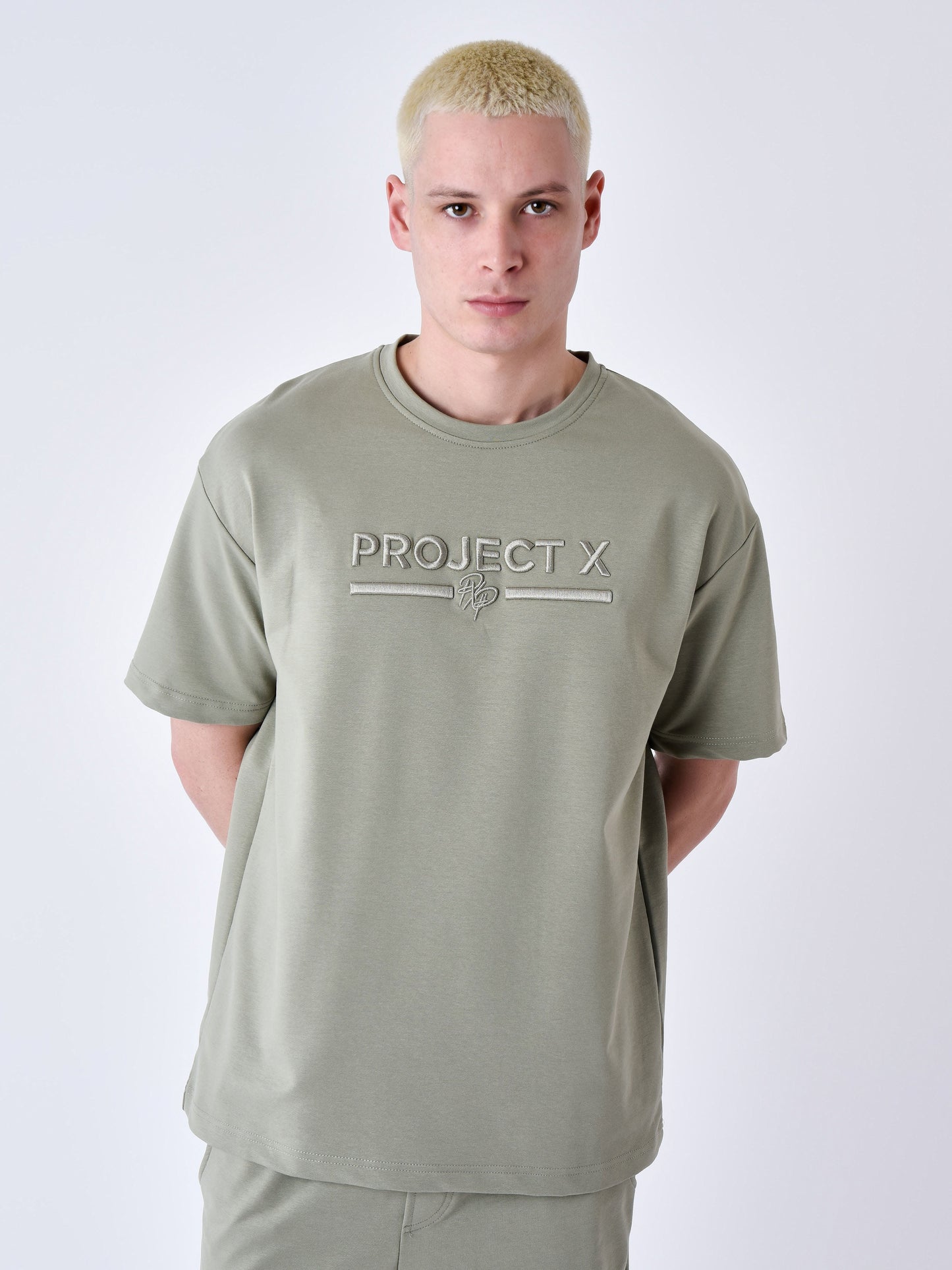 tee-shirt-classique-full-logo-broderie-4874-olive-modelshot