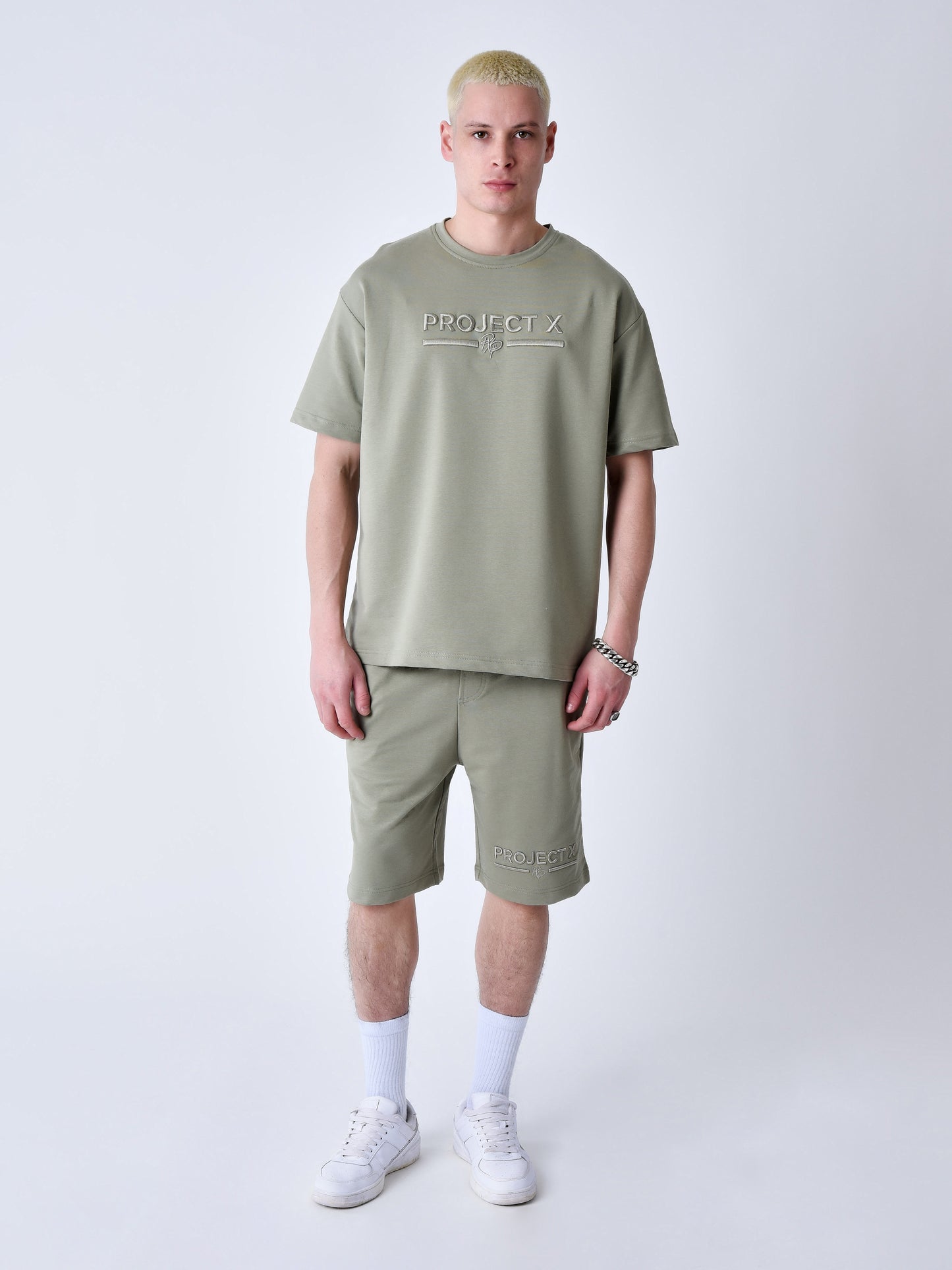 tee-shirt-classique-full-logo-broderie-4874-olive-modelshot