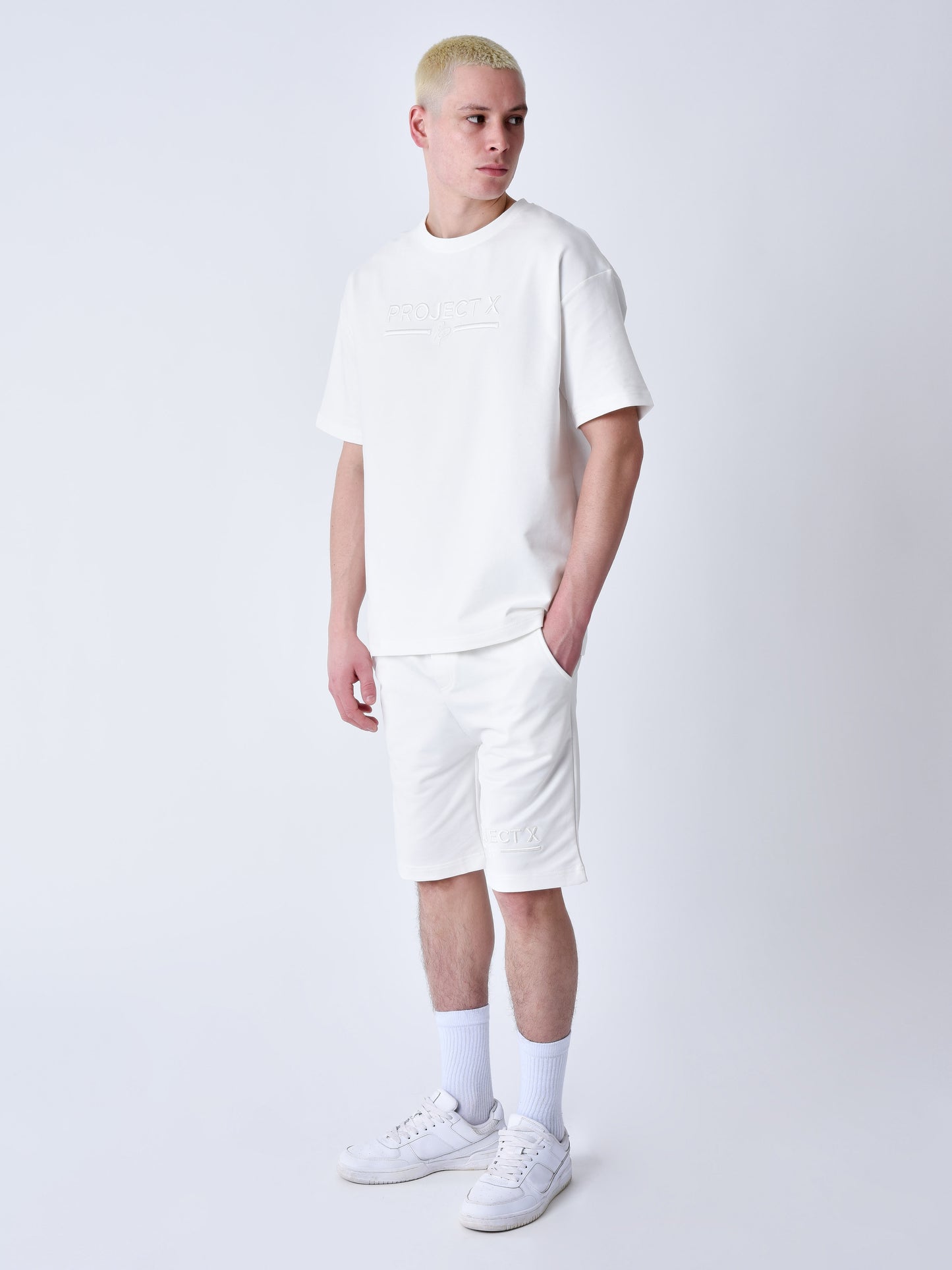 tee-shirt-classique-full-logo-broderie-4874-blanc-casse-modelshot